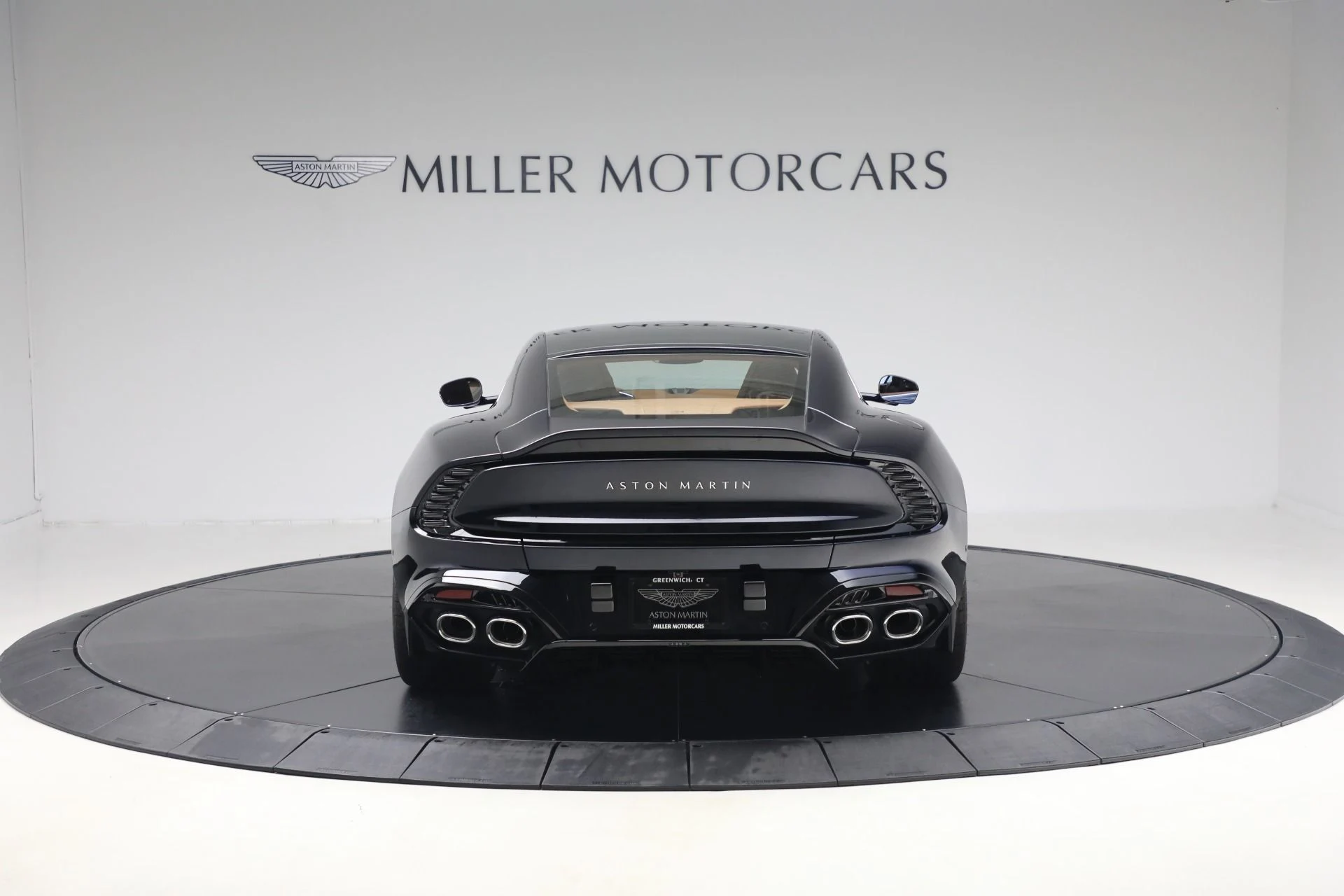mph005_1163769815_New_2026_Aston_Martin_Vanquish_6241333278