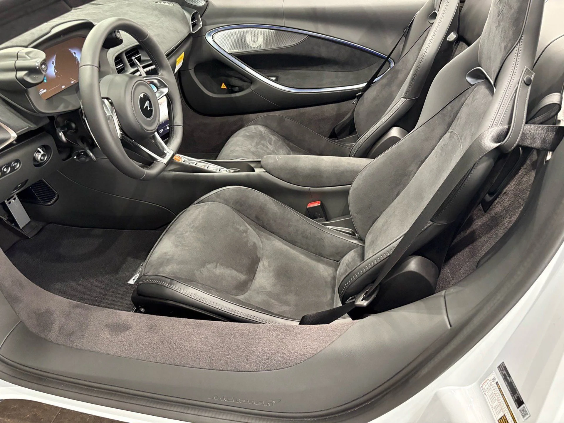 mph005_116425889_2c2b4fdf2a6d93f1d03bd26a86bbc323_aa4aa27019