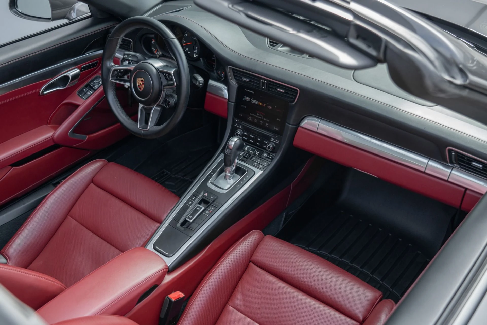 mph005_1192046381_Used_2017_Porsche_911_Targa_4_S_1761592215_f43de6b31c