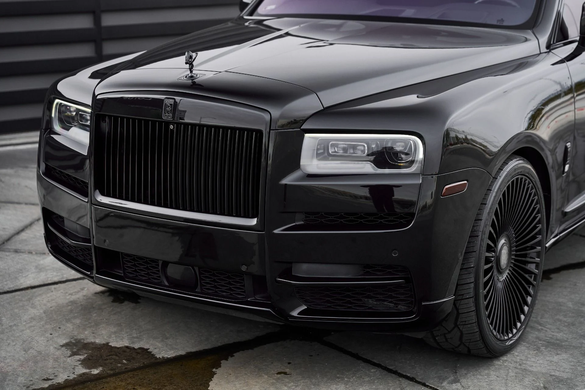 mph005_1194530942_Used_2019_Rolls_Royce_Cullinan_Base_1767201621_dbb6d8bc51