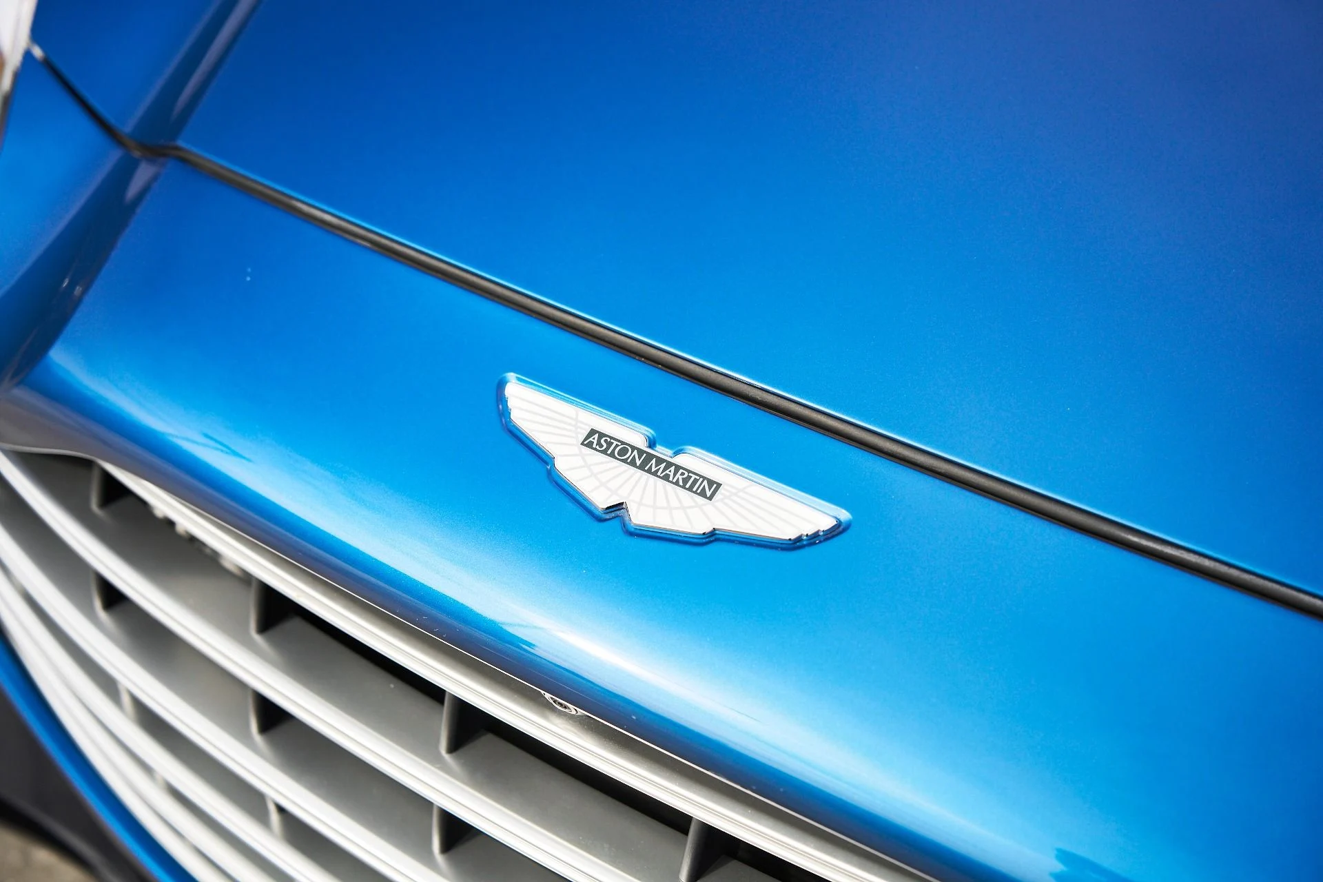 mph005_1199295348_Used_2023_Aston_Martin_DBX_707_1762900303_646269ceba