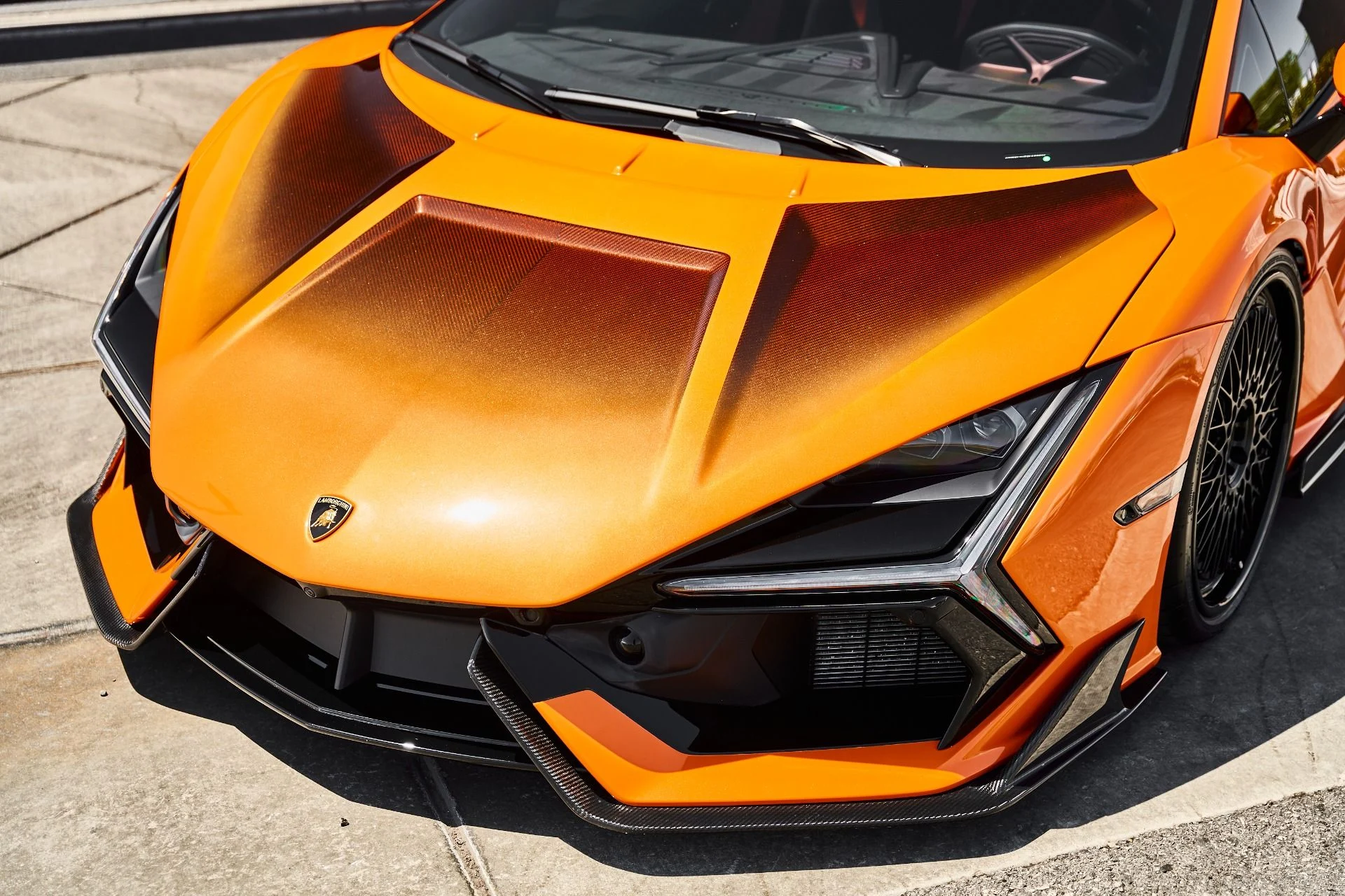 mph005_1200059416_Used_2025_Lamborghini_Revuelto_Base_1786151736_973ce8365d