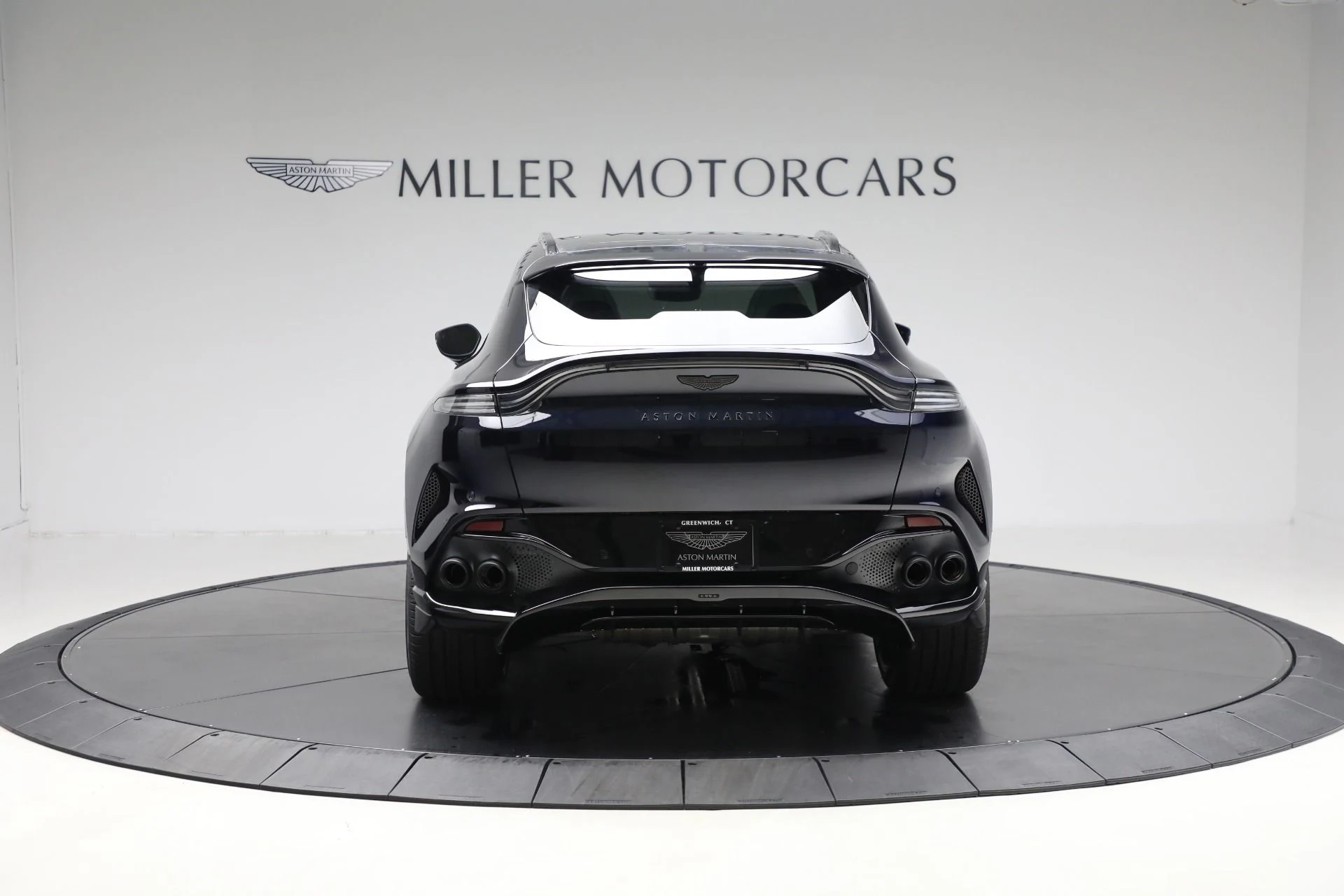 mph005_12023484_New_2025_Aston_Martin_DBX_707_e0107661c8