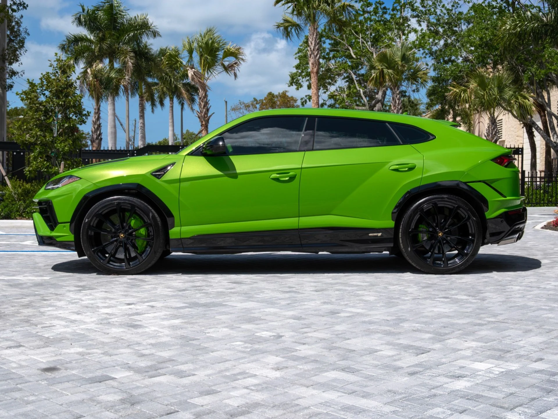 mph005_1203502561_Used_2024_Lamborghini_Urus_S_1775489516_bbbfe87458