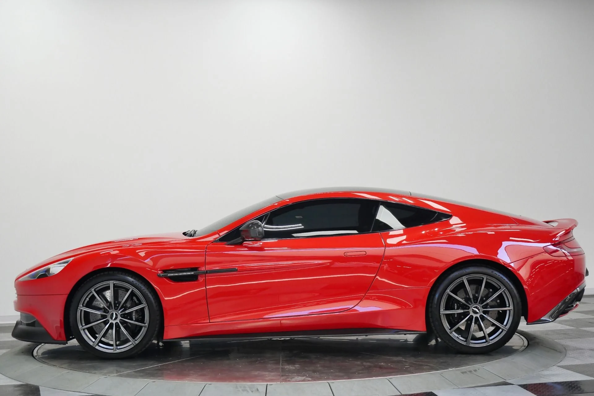 mph005_1207335481_Used_2014_Aston_Martin_Vanquish_AML_Color_V12_Power_Awesome_Sound_1781289634_84d1f331f6
