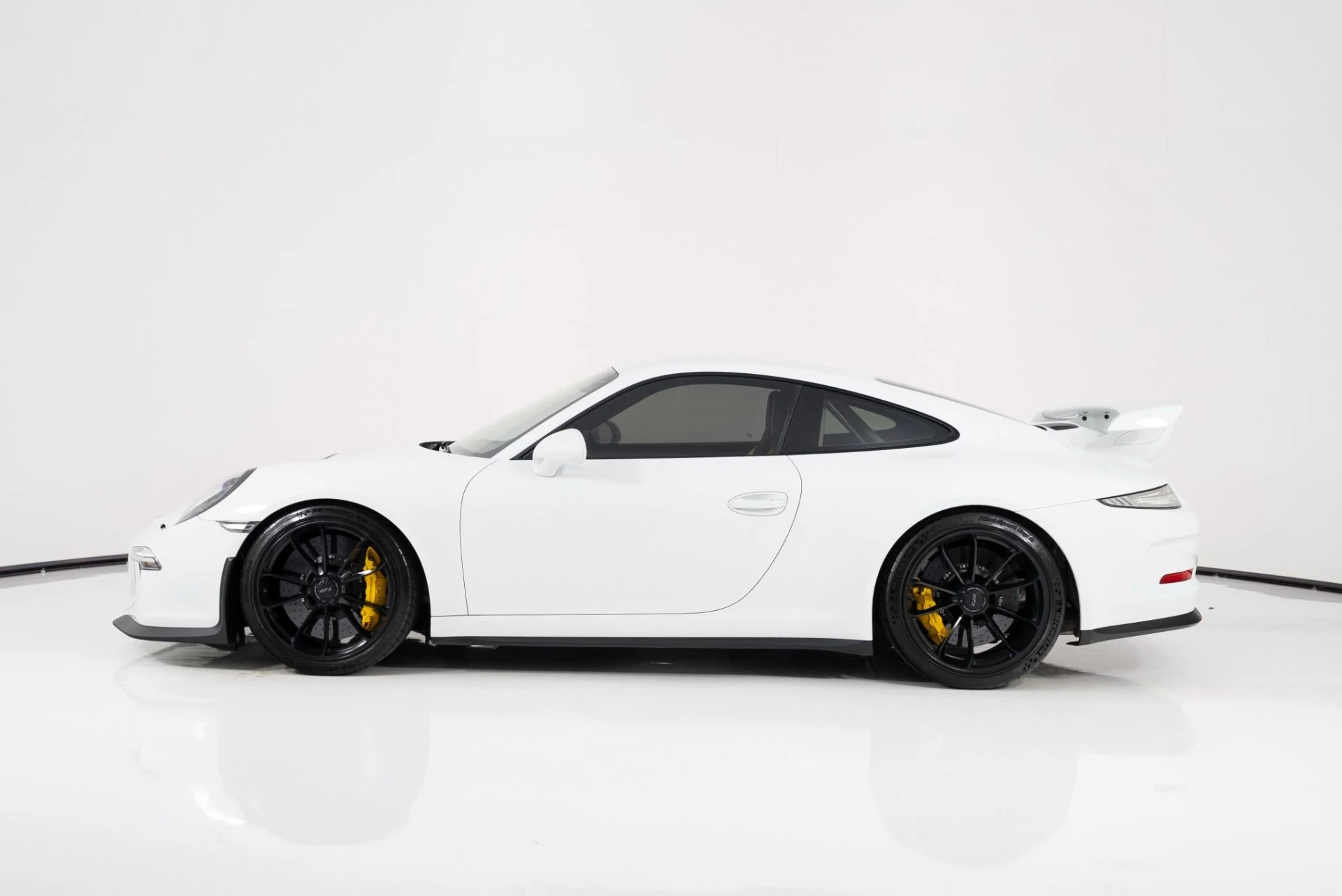mph005_1212476259_Used_2015_Porsche_911_GT_3_1755021411_8c683bd344