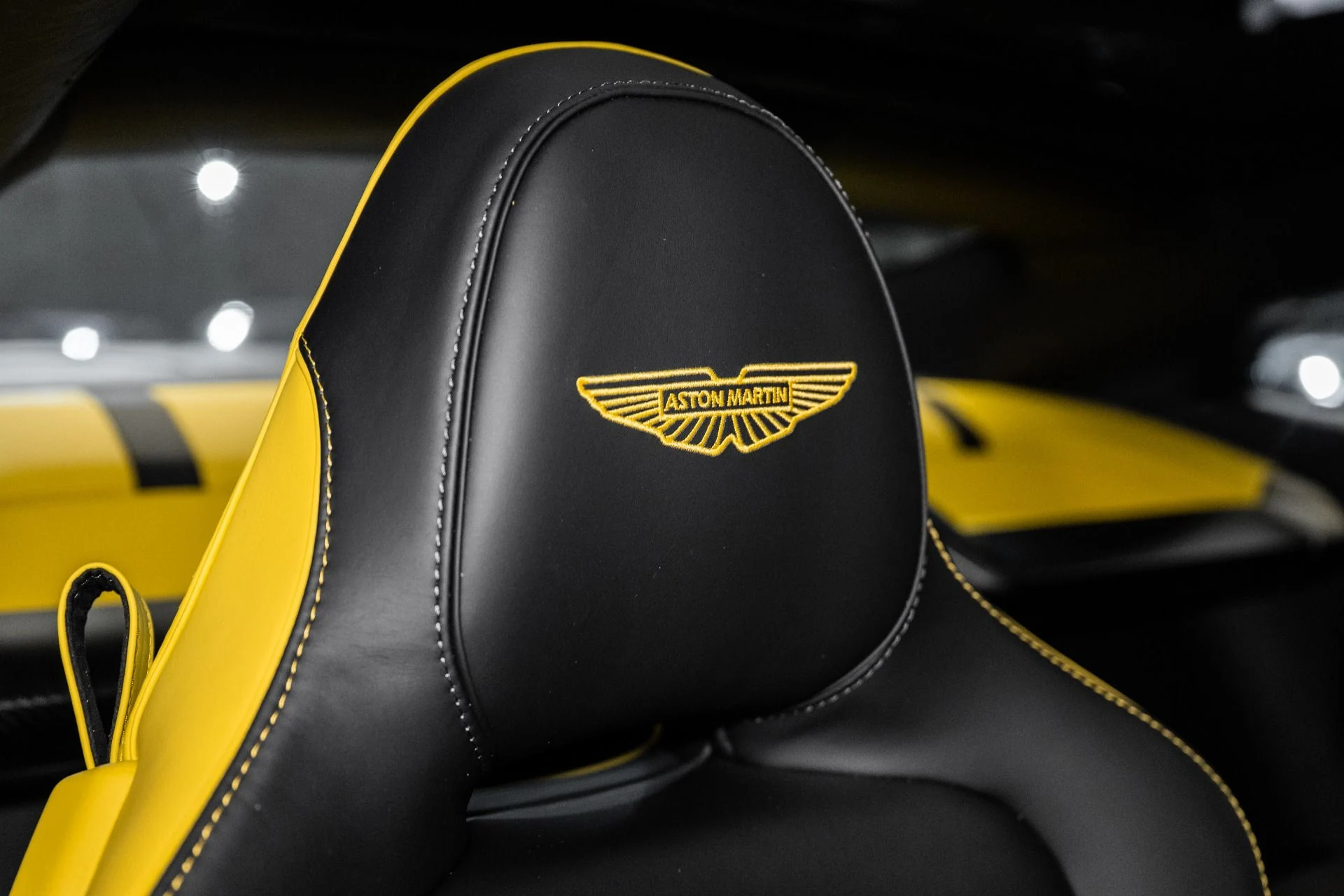 mph005_1220858670_Used_2025_Aston_Martin_Vanquish_1741191405_cd5e936613