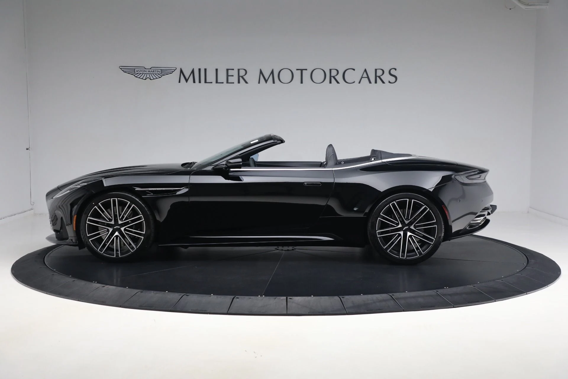 mph005_1221980787_New_2025_Aston_Martin_DB_12_Volante_07273929dc