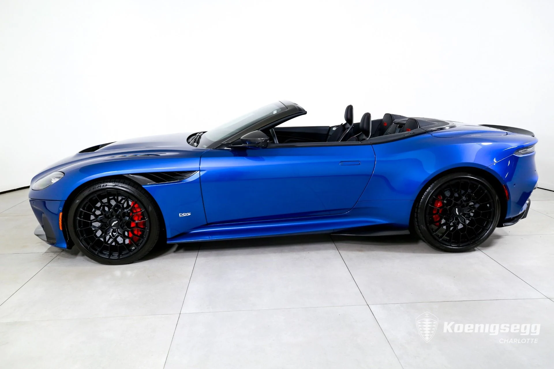 mph005_1232599192_Used_2023_Aston_Martin_DBS_Ultimate_1761053830_61fe83f1c6