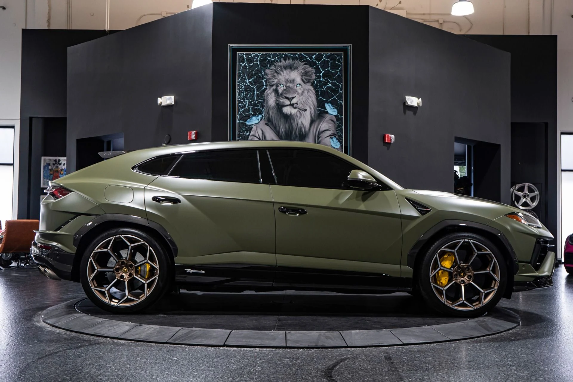 mph005_1242001989_Used_2023_Lamborghini_Urus_Performante_FACTORY_MATTE_322297_MSRP_1764030984_03284af77a