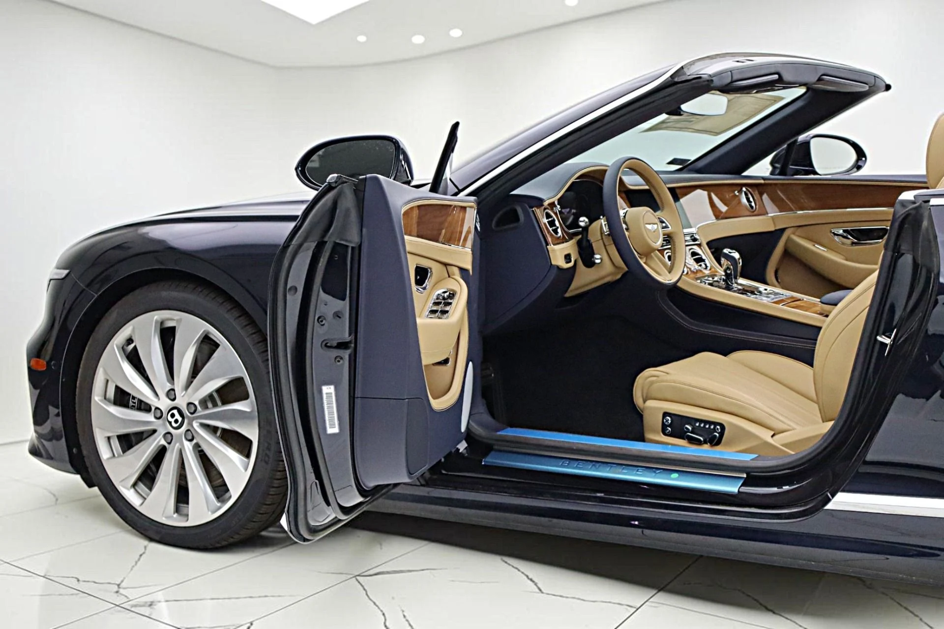 mph005_1243523815_New_2026_Bentley_Continental_GTC_050033adf1