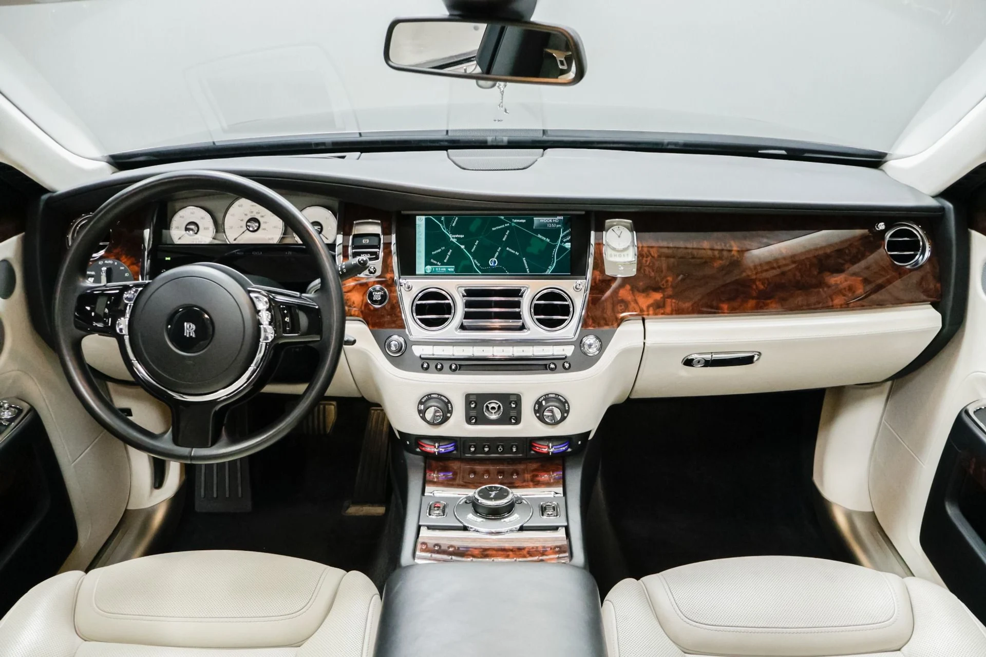 mph005_1246231979_Used_2015_Rolls_Royce_Ghost_Base_1760537854_3336144e5d