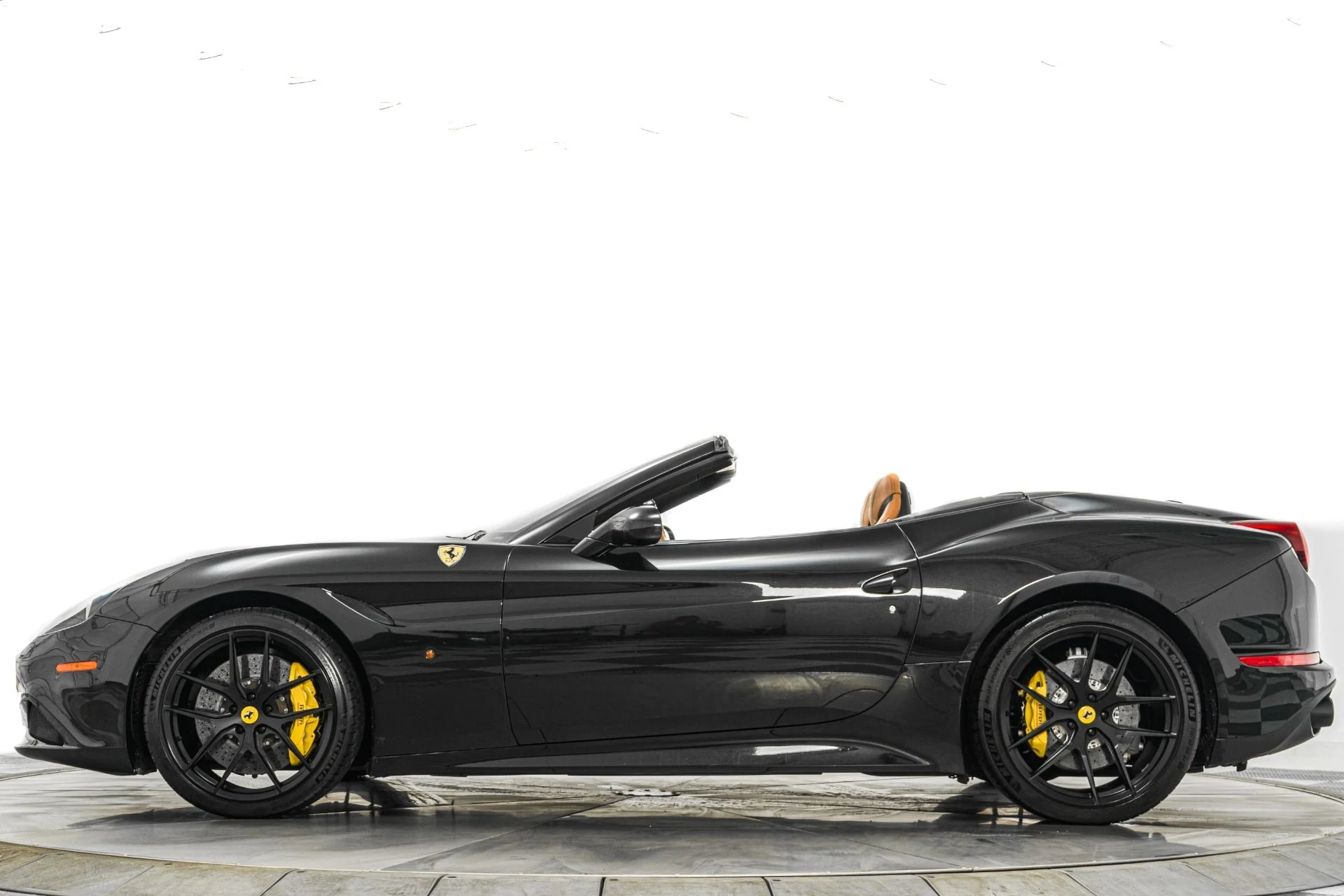 mph005_1246873147_Used_2015_Ferrari_California_T_1772230011_61a0787cca