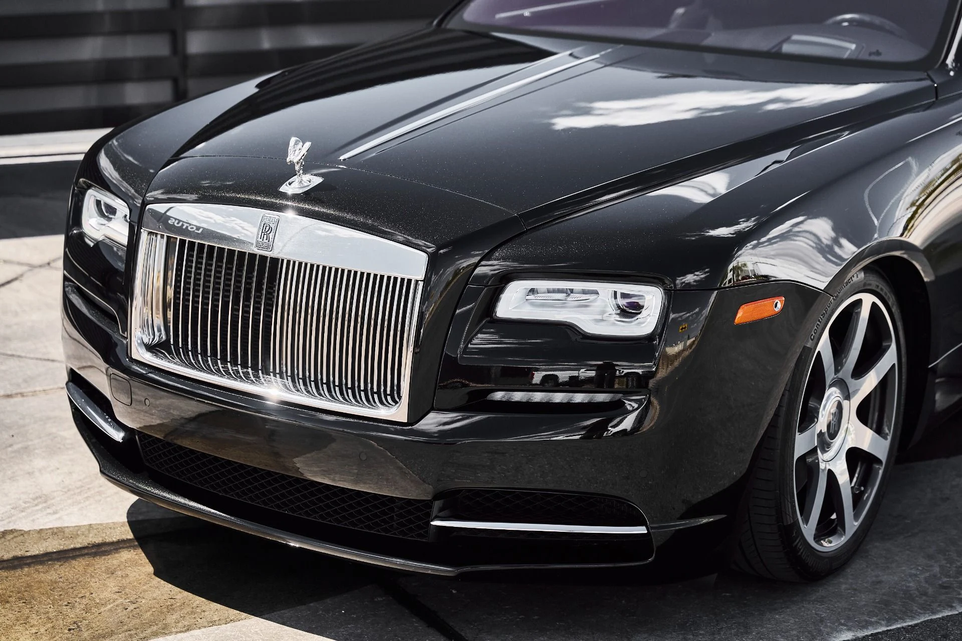 mph005_1248394284_Used_2018_Rolls_Royce_Dawn_Base_1777750822_19a7d2c142