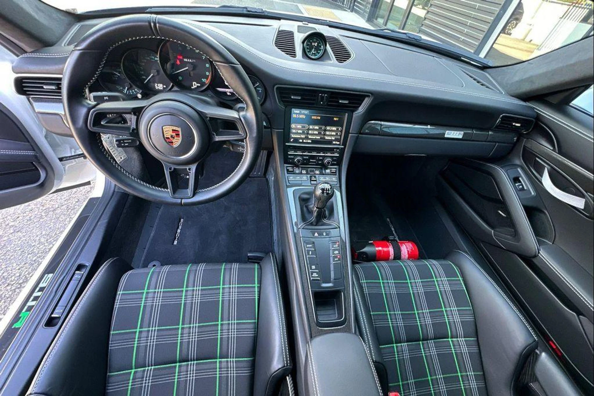 mph005_1260804697_F_Py_T27rne9h_R8_Unih_N_8_Em_Tsvac_6a150cc2a3