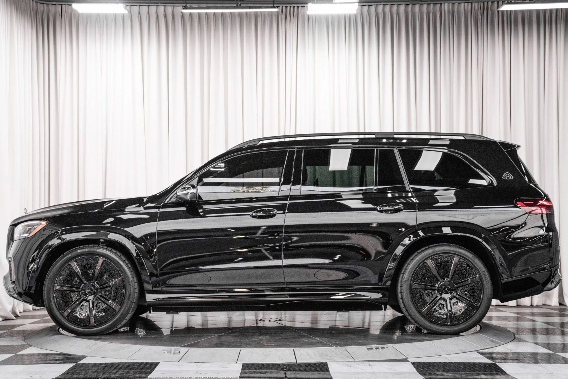 mph005_1262480004_Used_2025_Mercedes_Benz_Mercedes_Maybach_GLS_600_4_MATIC_1762198640_8e95905b45