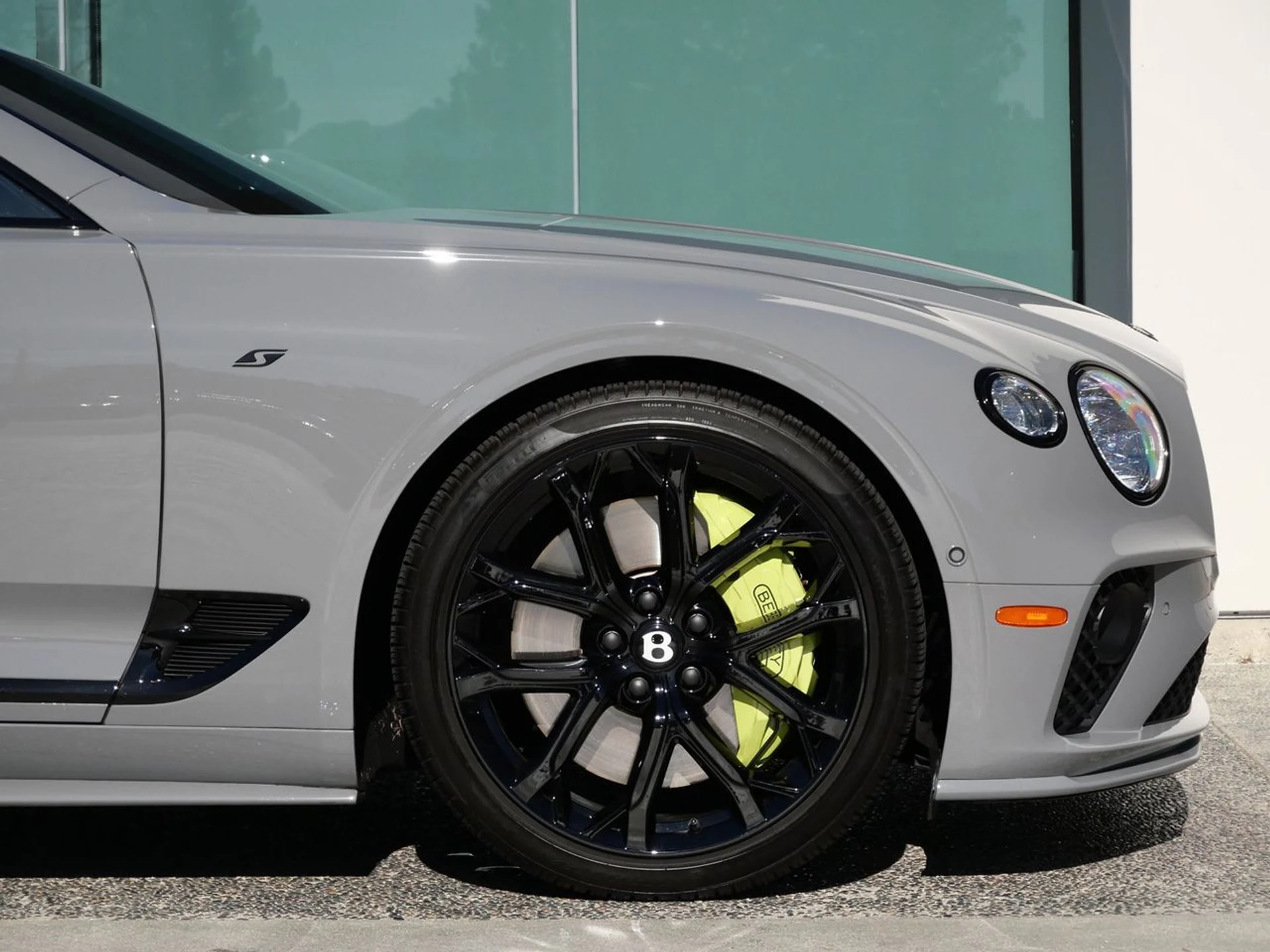 mph005_1264978008_26a6e6e762c1413e8f4291ba387610fex_d79d01b9df