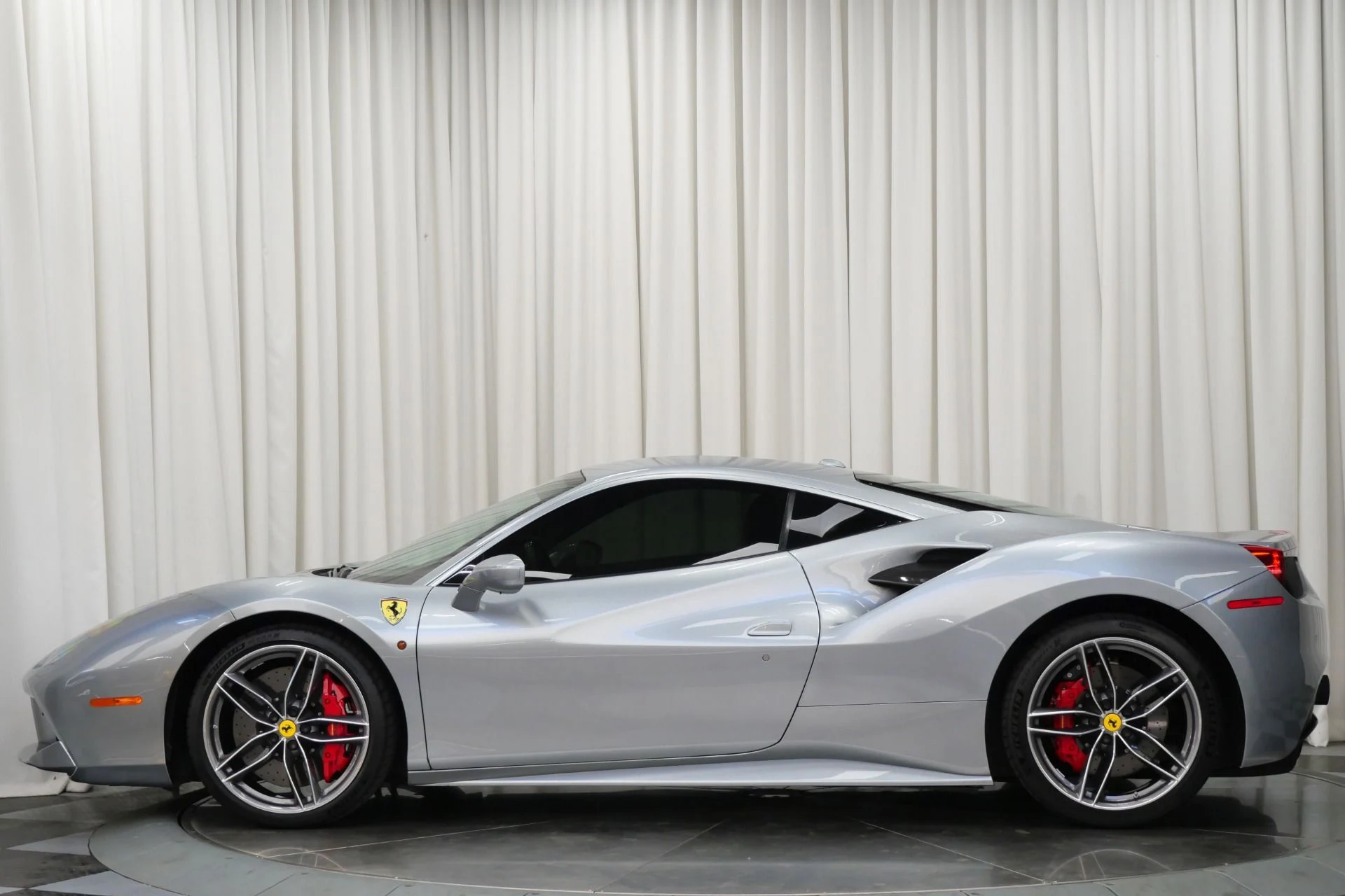 mph005_1267860603_Used_2018_Ferrari_488_GTB_1757341188_ed903fcb31