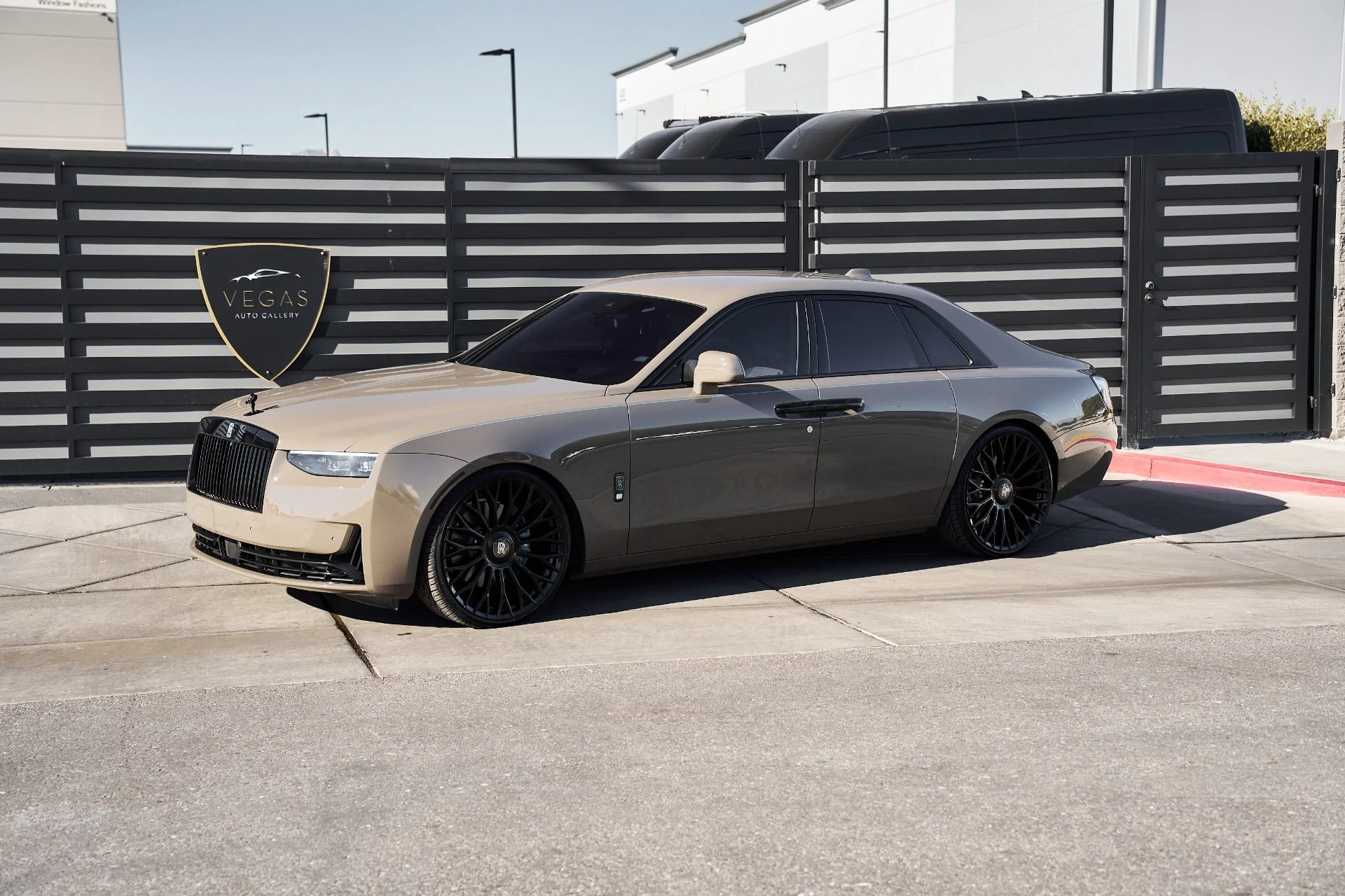 mph005_12734609_Used_2025_Rolls_Royce_Ghost_Base_1769721155_8d27884bd1