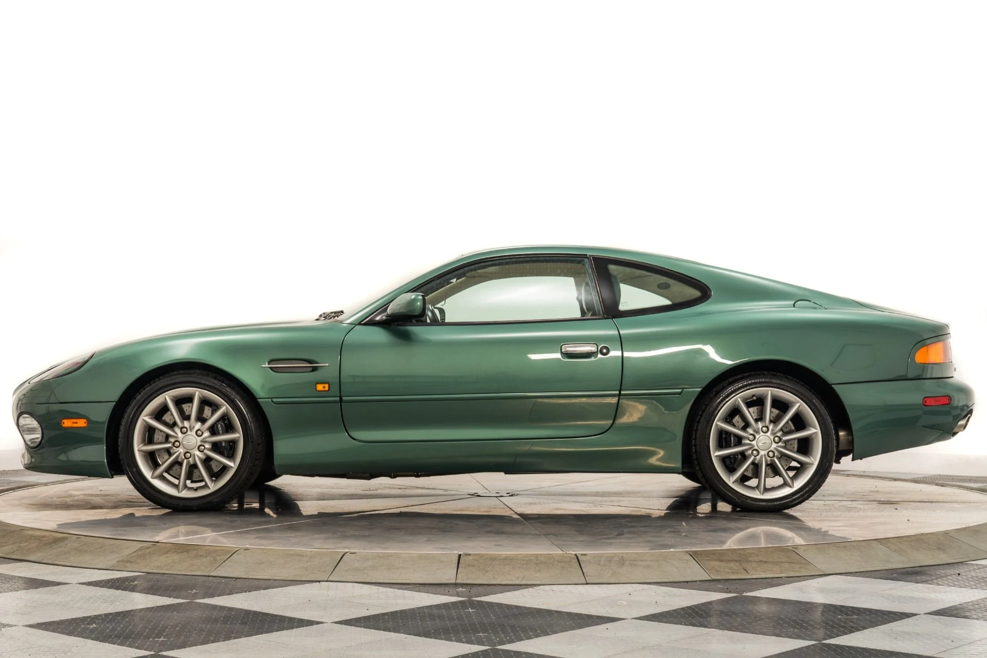 mph005_1273539858_Used_2001_Aston_Martin_DB_7_V12_Vantage_1760468041_51657ec1ca