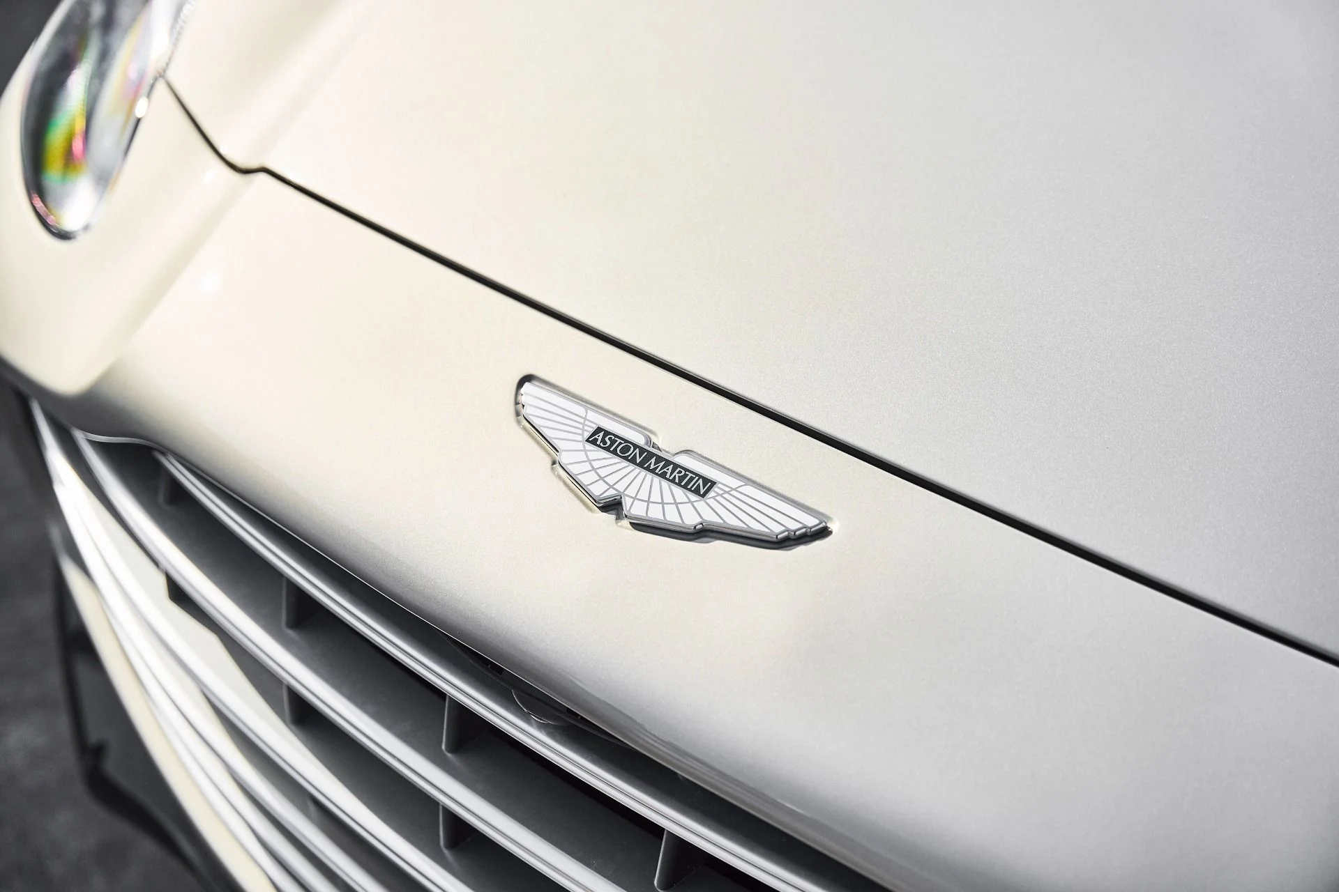 mph005_1285708519_Used_2023_Aston_Martin_DBX_707_1774652340_733d44bd0f