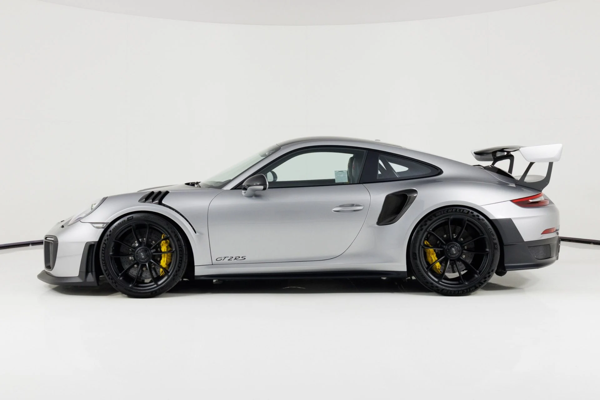 mph005_129835938_Used_2018_Porsche_911_GT_2_RS_1791916169_04677bd64f