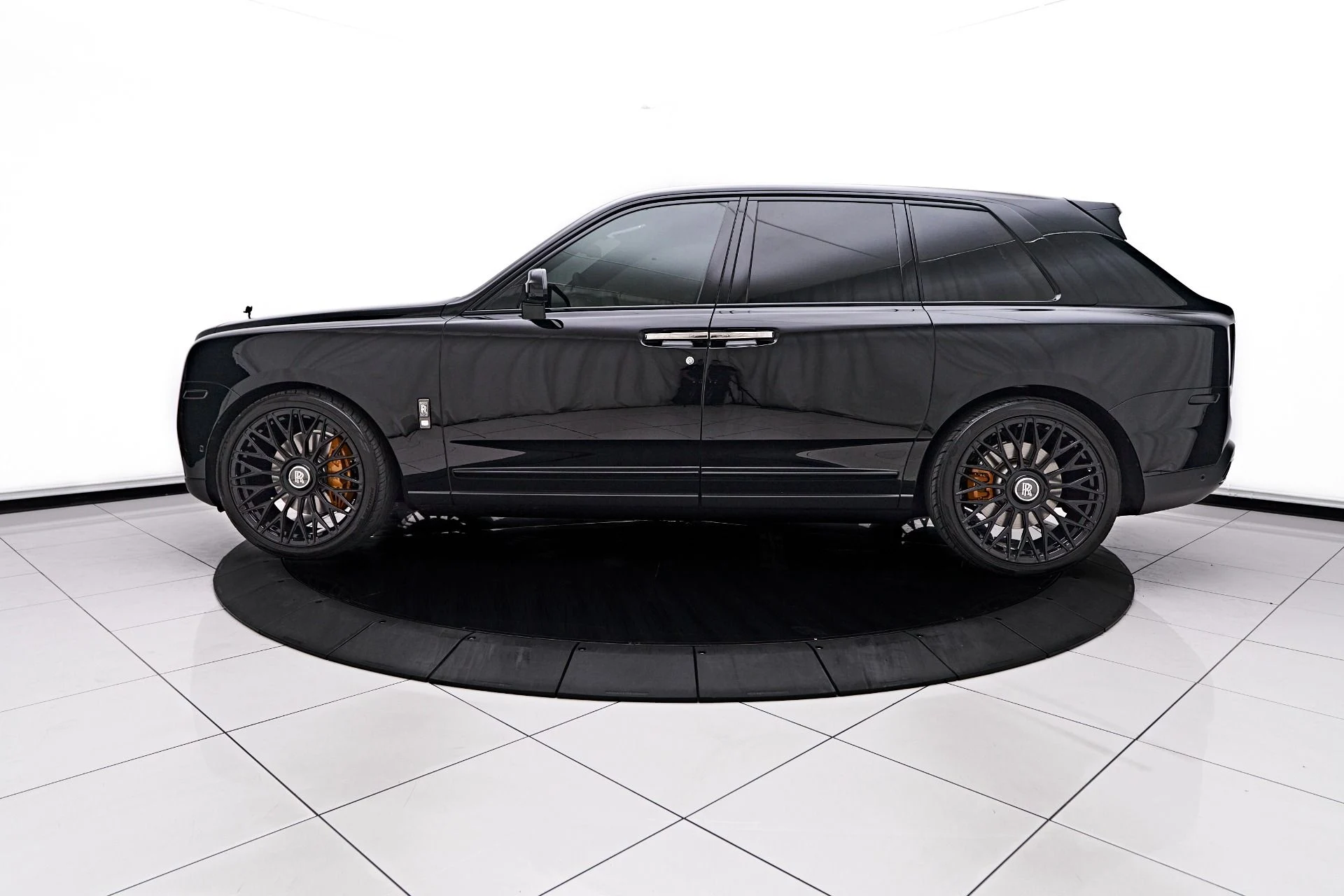 mph005_1302356405_Used_2021_Rolls_Royce_Cullinan_Base_1754605348_55dcaebc4d