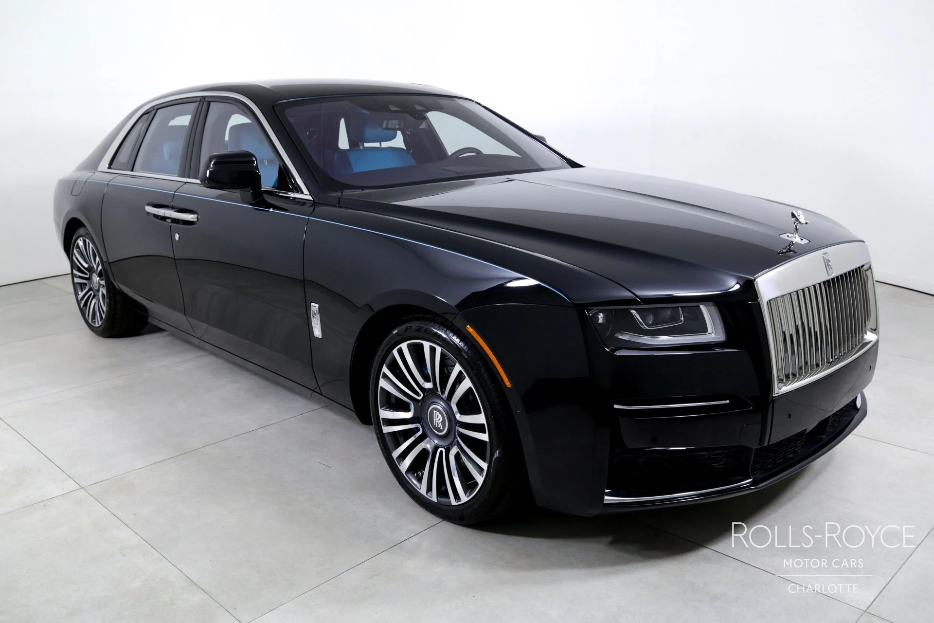 mph005_1304830401_Used_2024_Rolls_Royce_Ghost_1747773280_3d6a1bbbd3