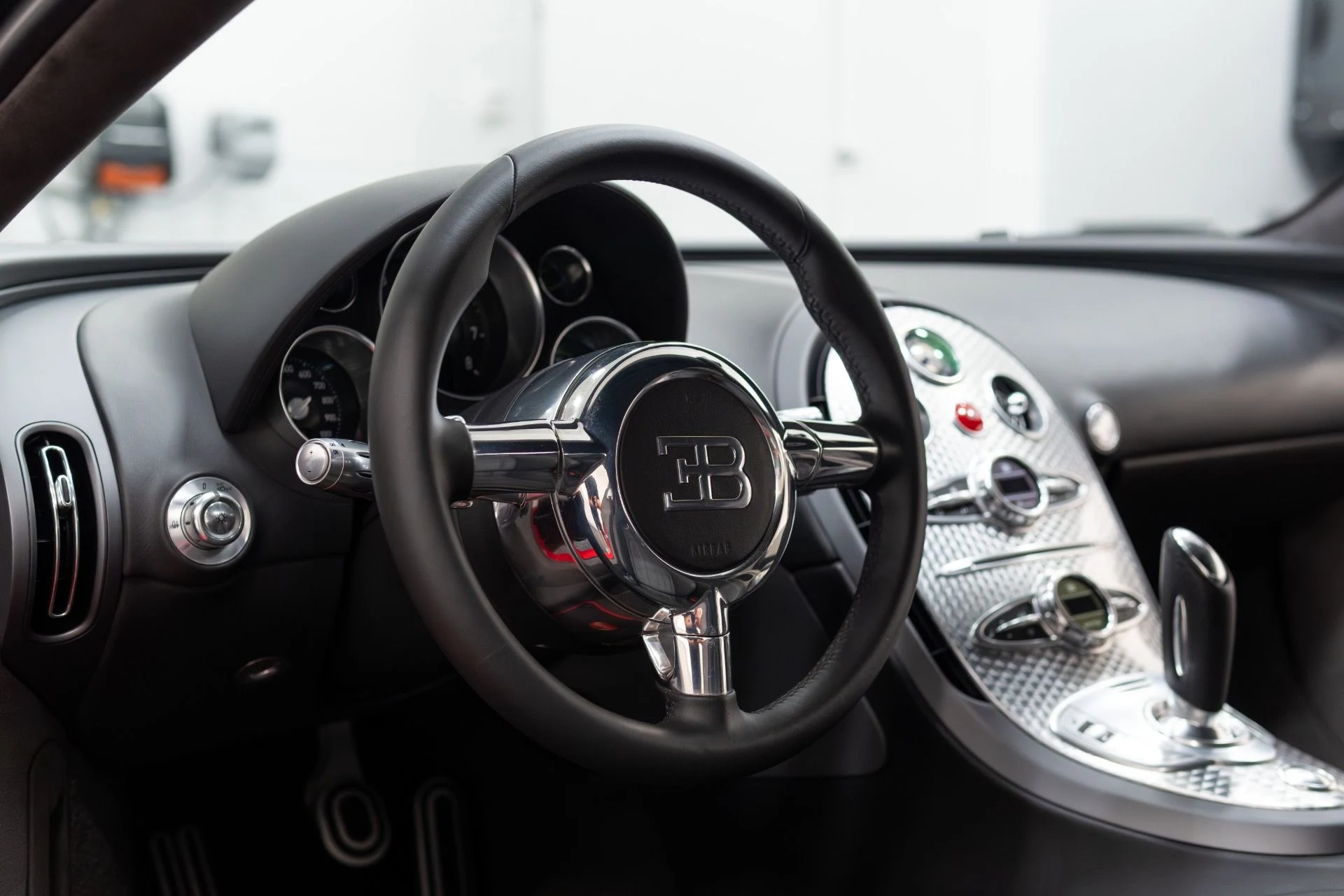 mph005_1306467247_Used_2008_Bugatti_Veyron_164_1769463944_e56dd92d11