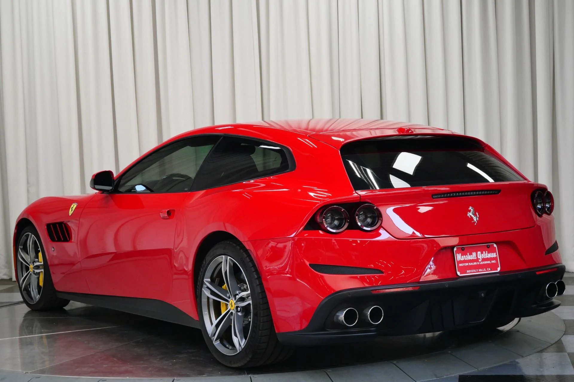 mph005_1307950149_Used_2018_Ferrari_GTC_4_Lusso_V12_1752852252_286eb02bf5