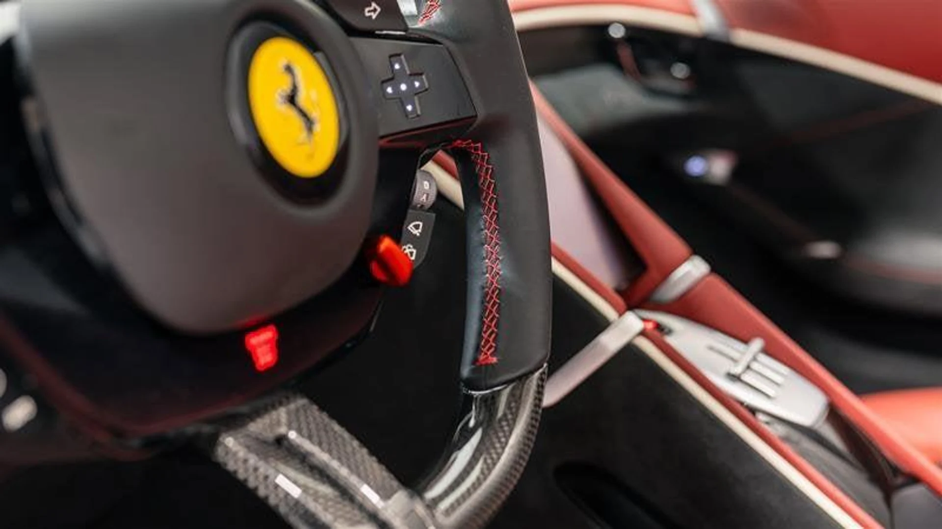 mph005_1308365319_Used_2025_Ferrari_Roma_Spider_Base_1782922871_b333b5b861