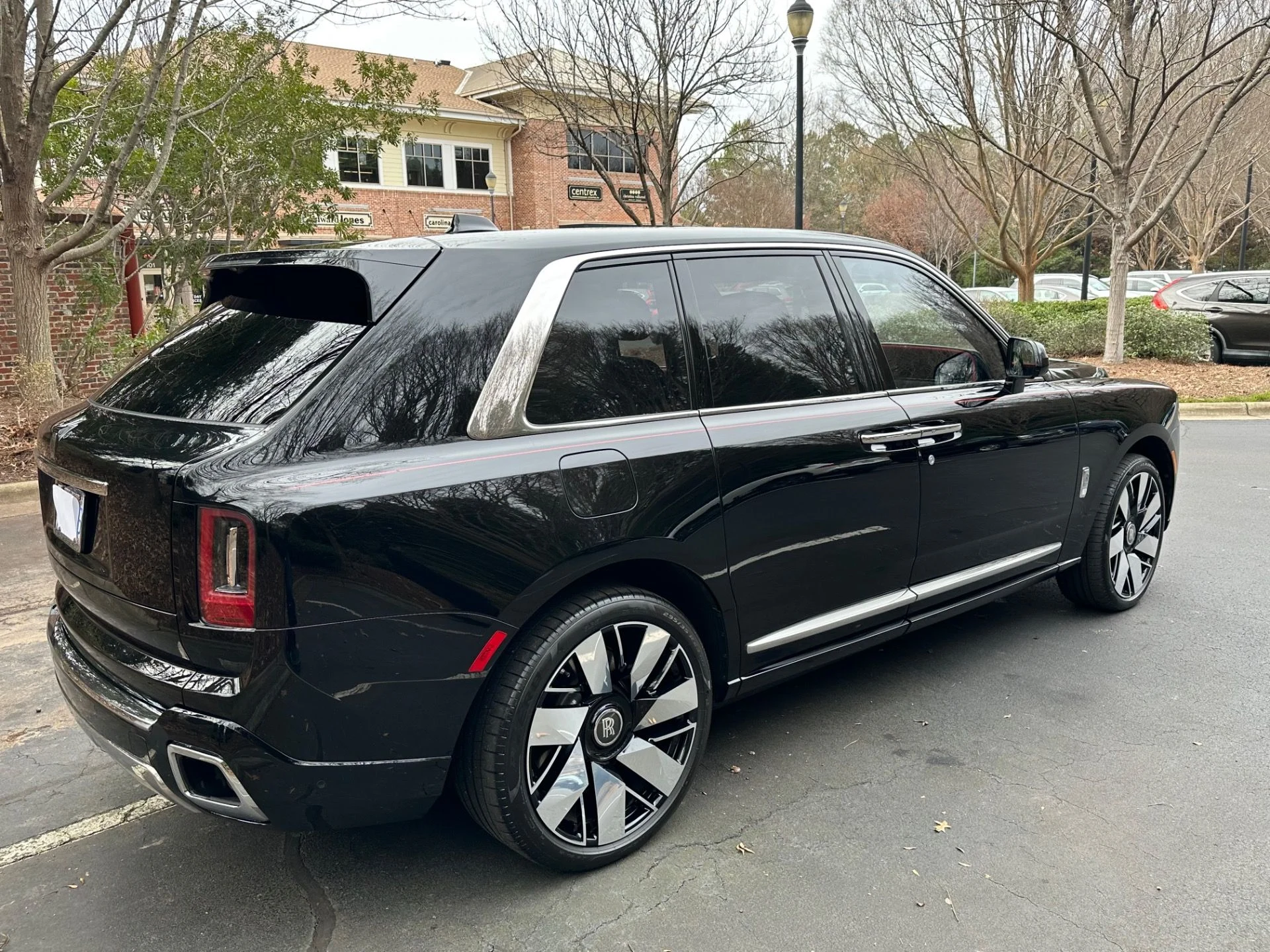 mph005_1312317722_Used_2025_Rolls_Royce_Cullinan_1764879800_498f78fc97