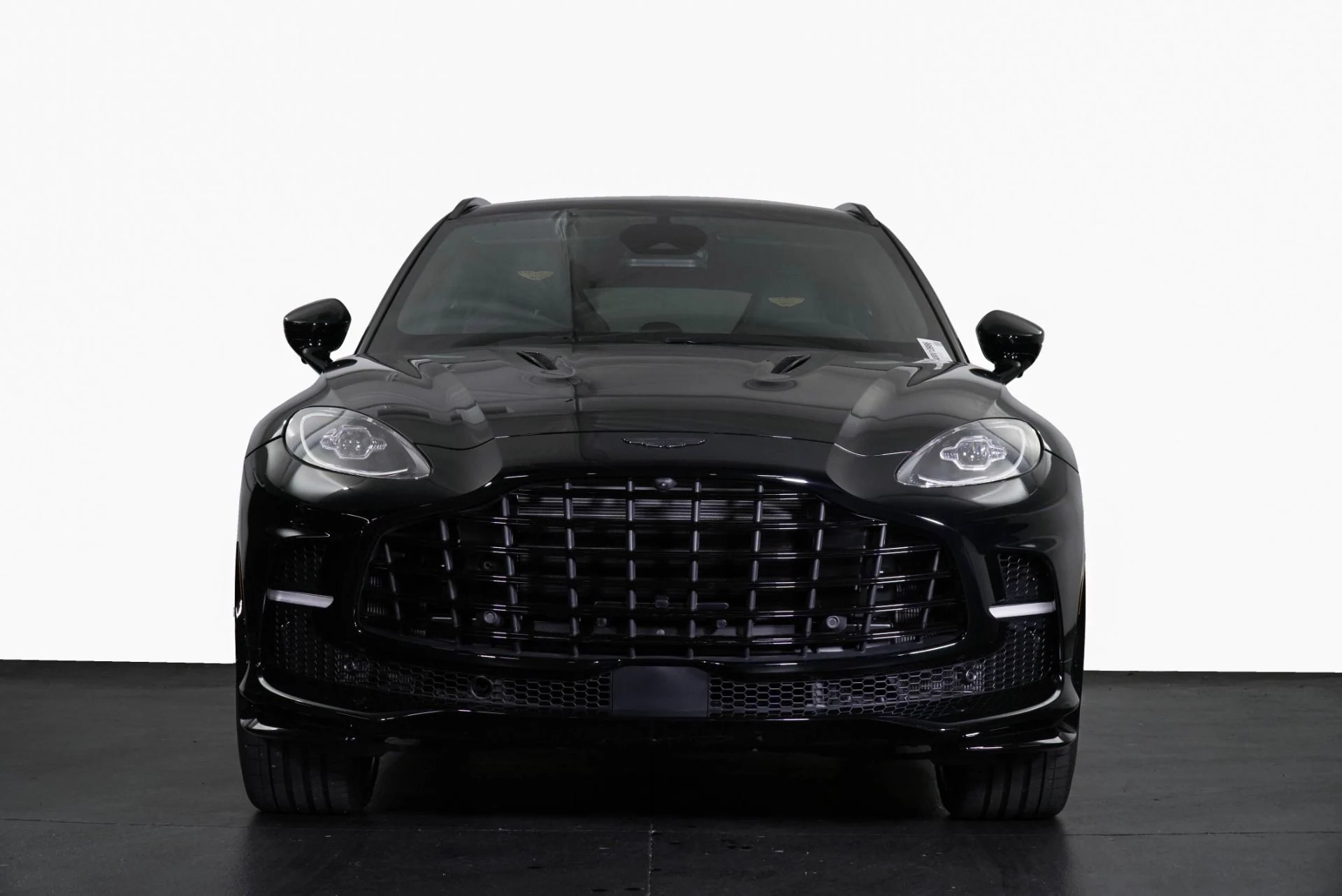 mph005_1313163977_New_2026_Aston_Martin_DBX_707_1765560873_640b60c233