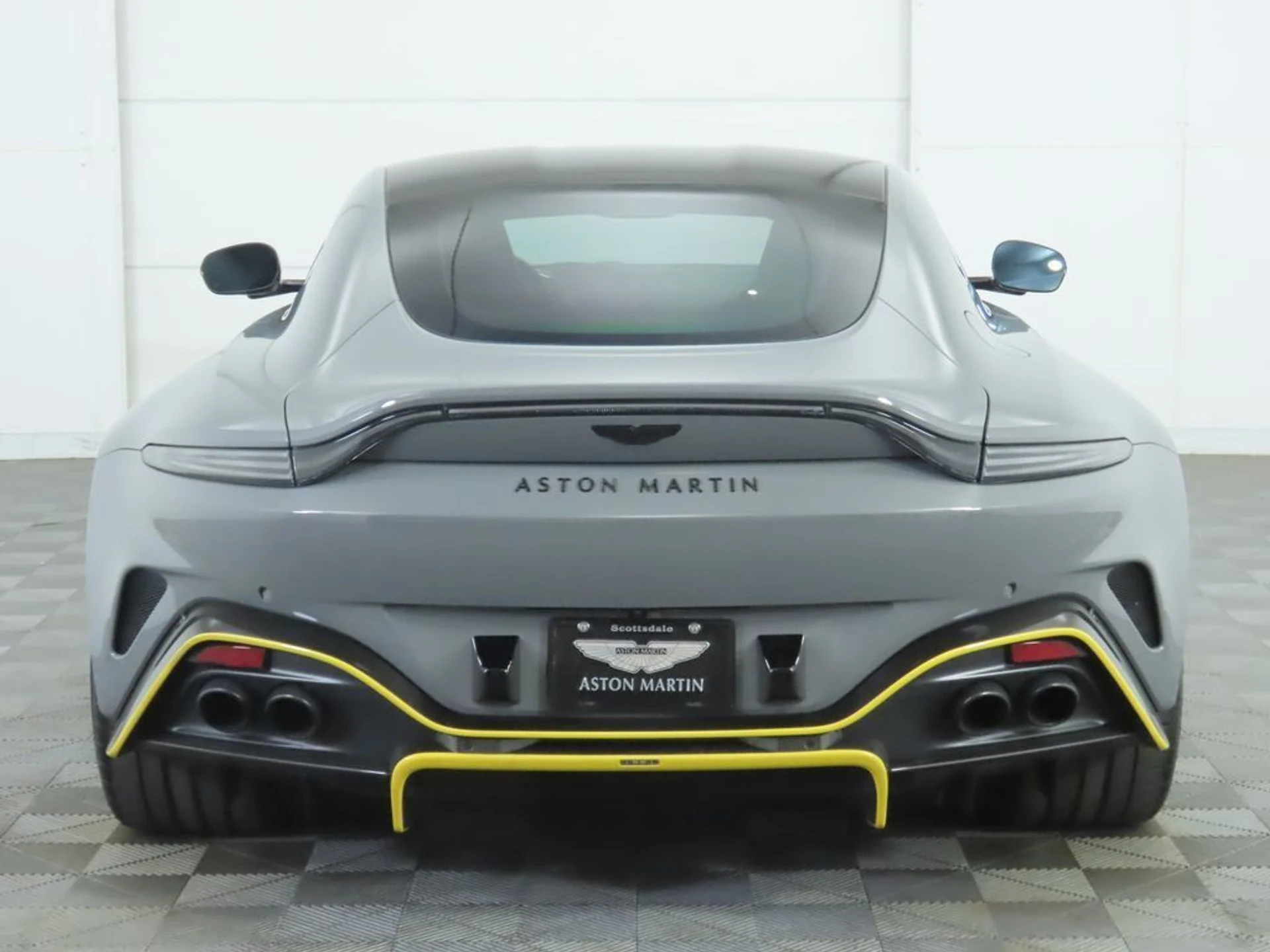 mph005_13133592_used_2025_aston_martin_vantage_coupe_8119_22951526_6_1024_094827d8e4