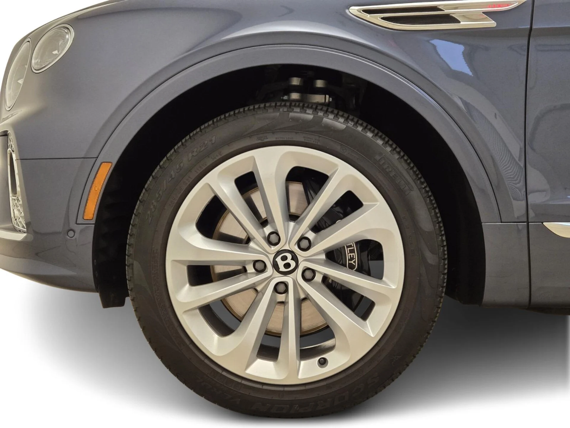 mph005_1317112034_Used_2022_Bentley_Bentayga_V8_1770273835_689f7bacf6