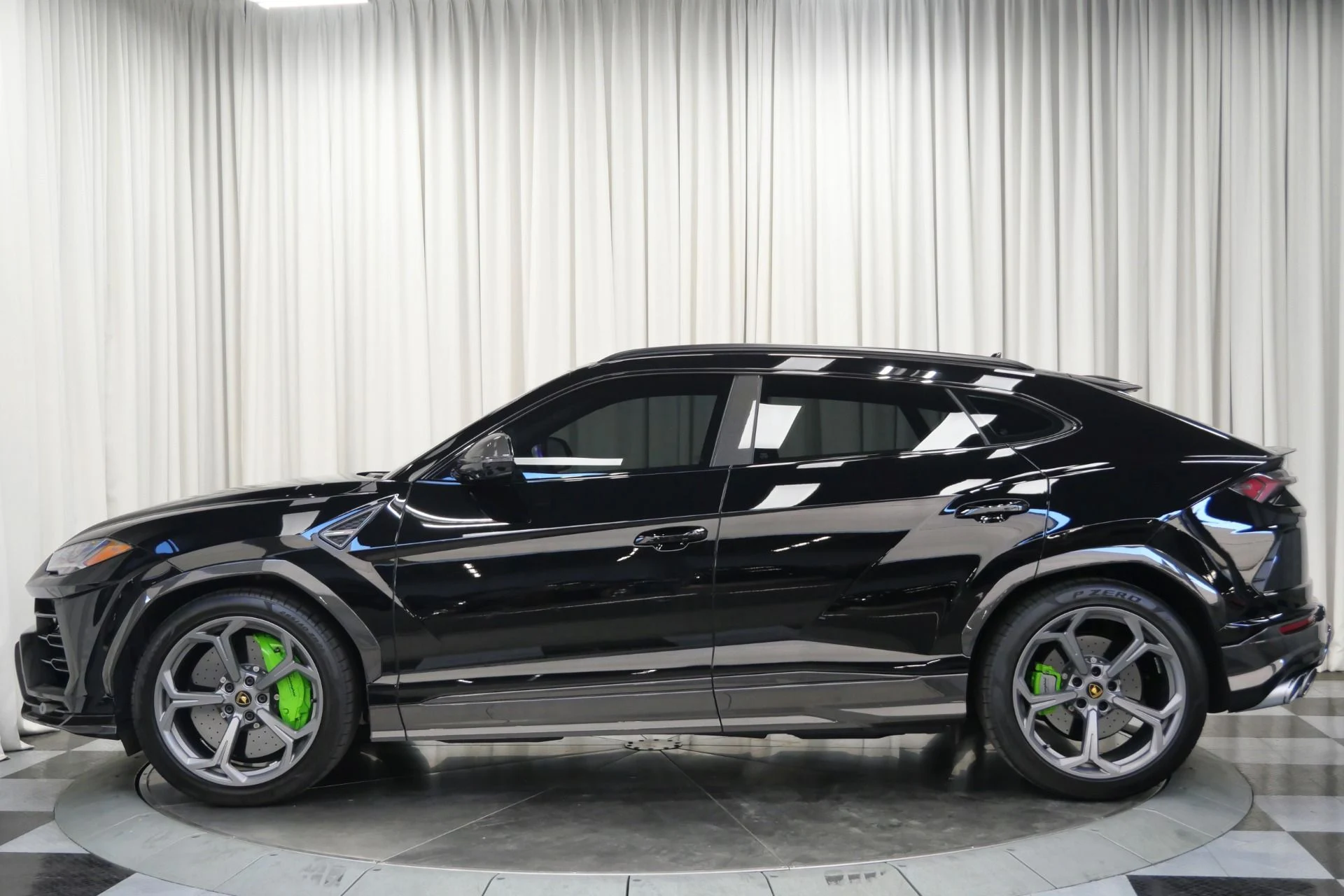 mph005_1318396180_Used_2022_Lamborghini_Urus_1761576878_1e8351ed8a