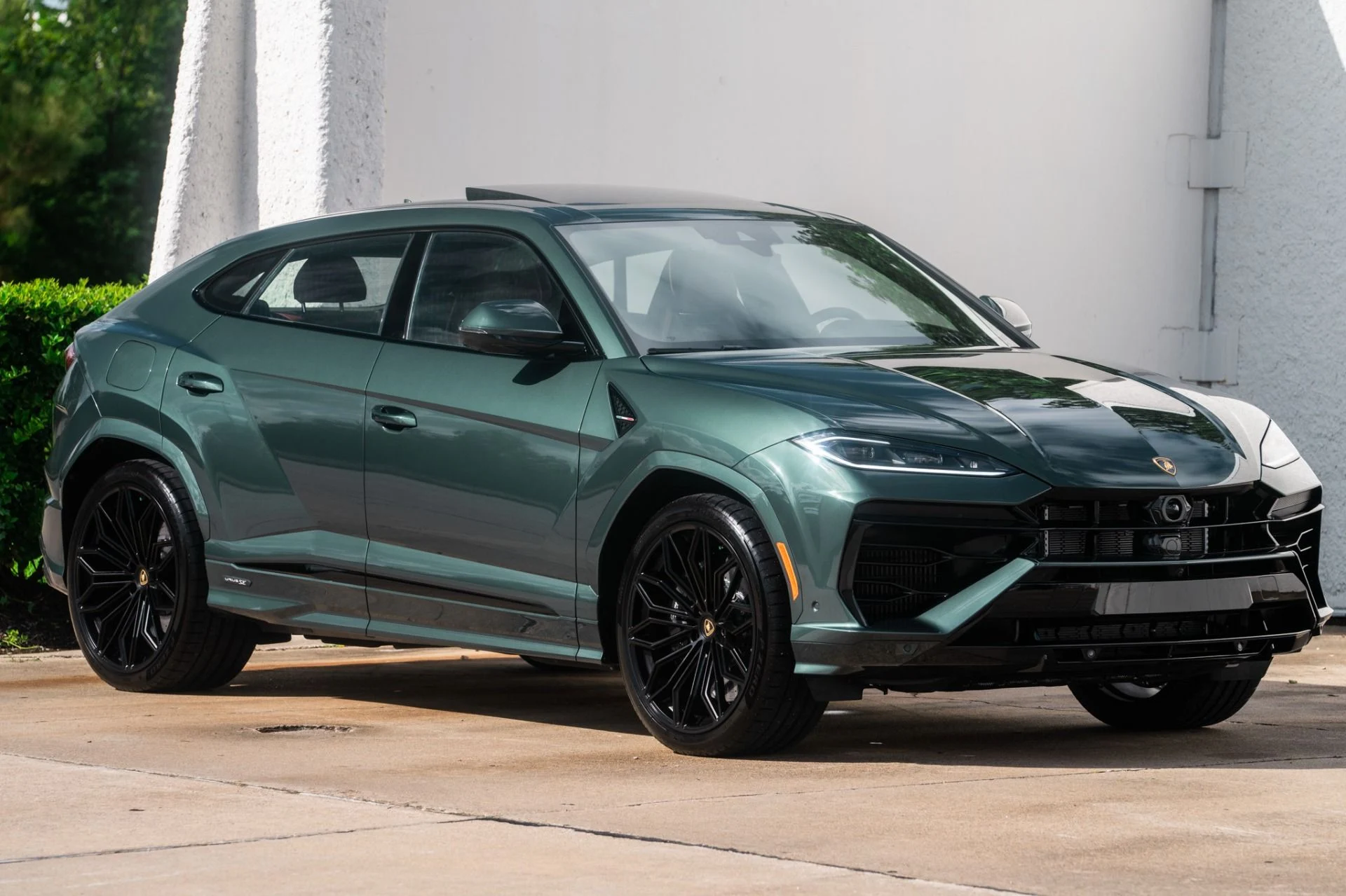 mph005_132430378_Used_2025_Lamborghini_Urus_SE_1758739816_b055d1199c
