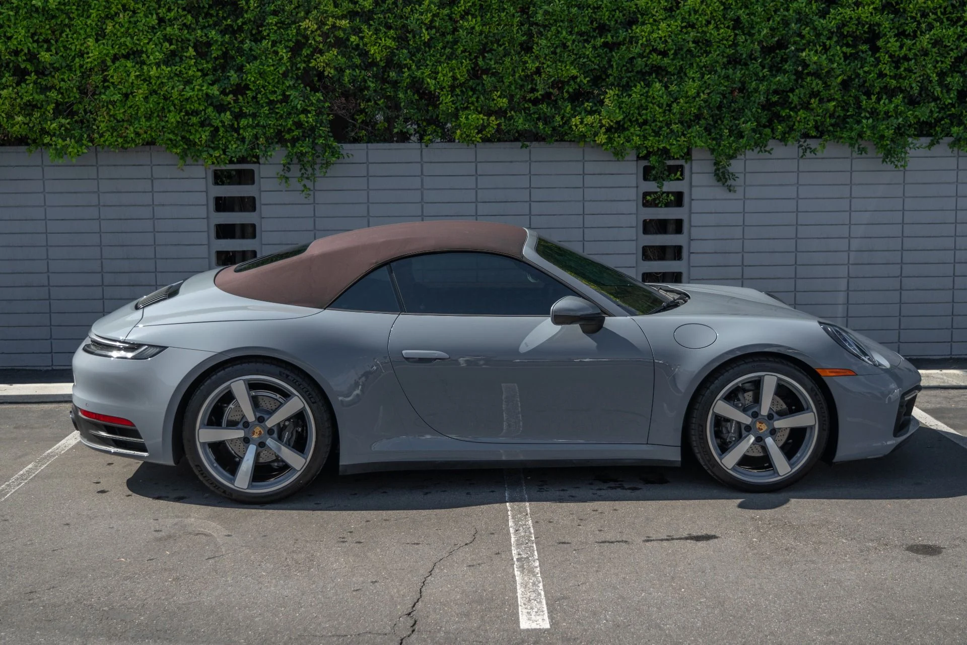 mph005_1328112603_Used_2024_Porsche_911_Carrera_1761087383_3f051b330c