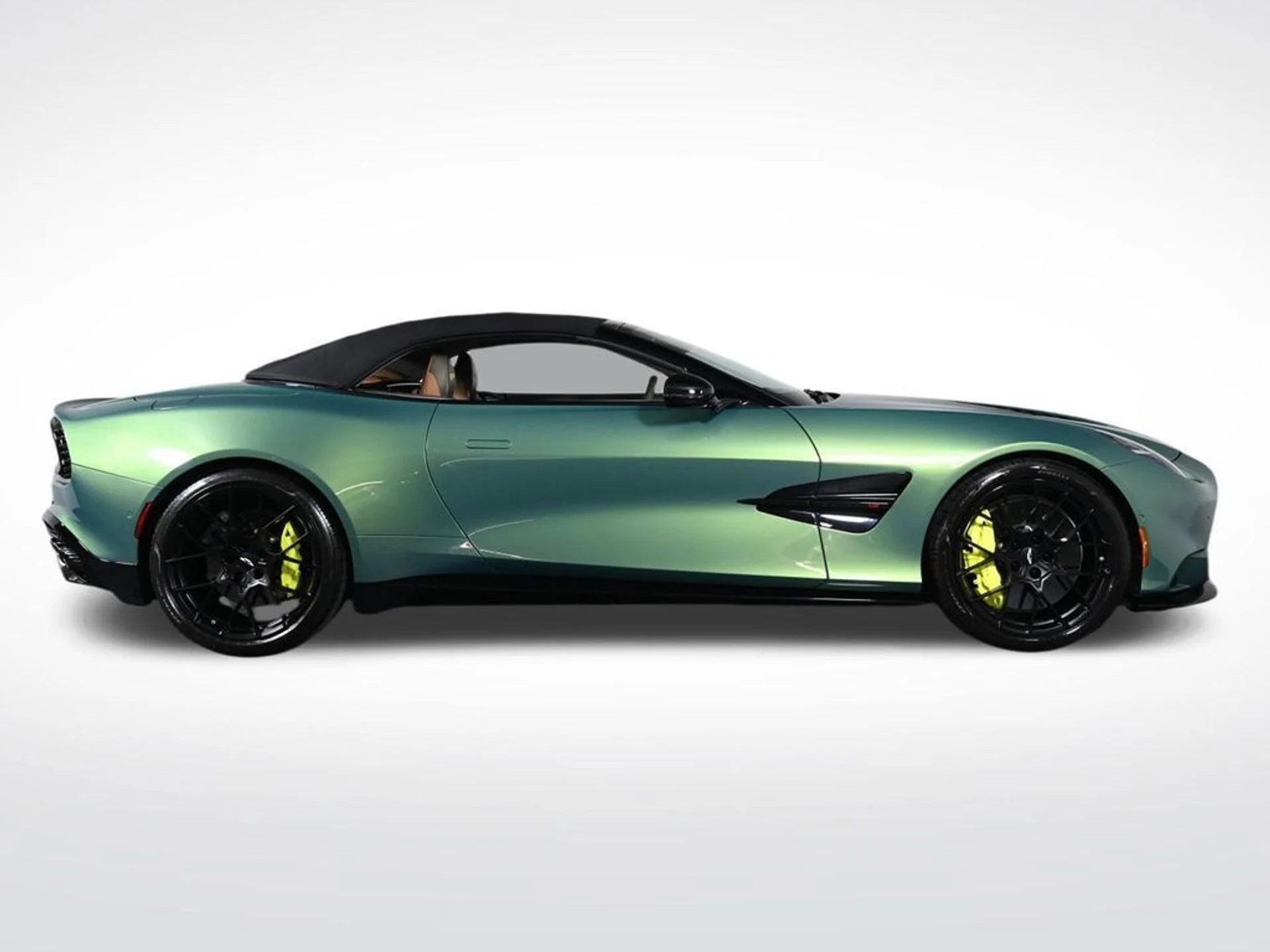 mph005_1334219216_new_2026_aston_martin_vanquish_volante_11350_22992982_6_1024_f116514c13