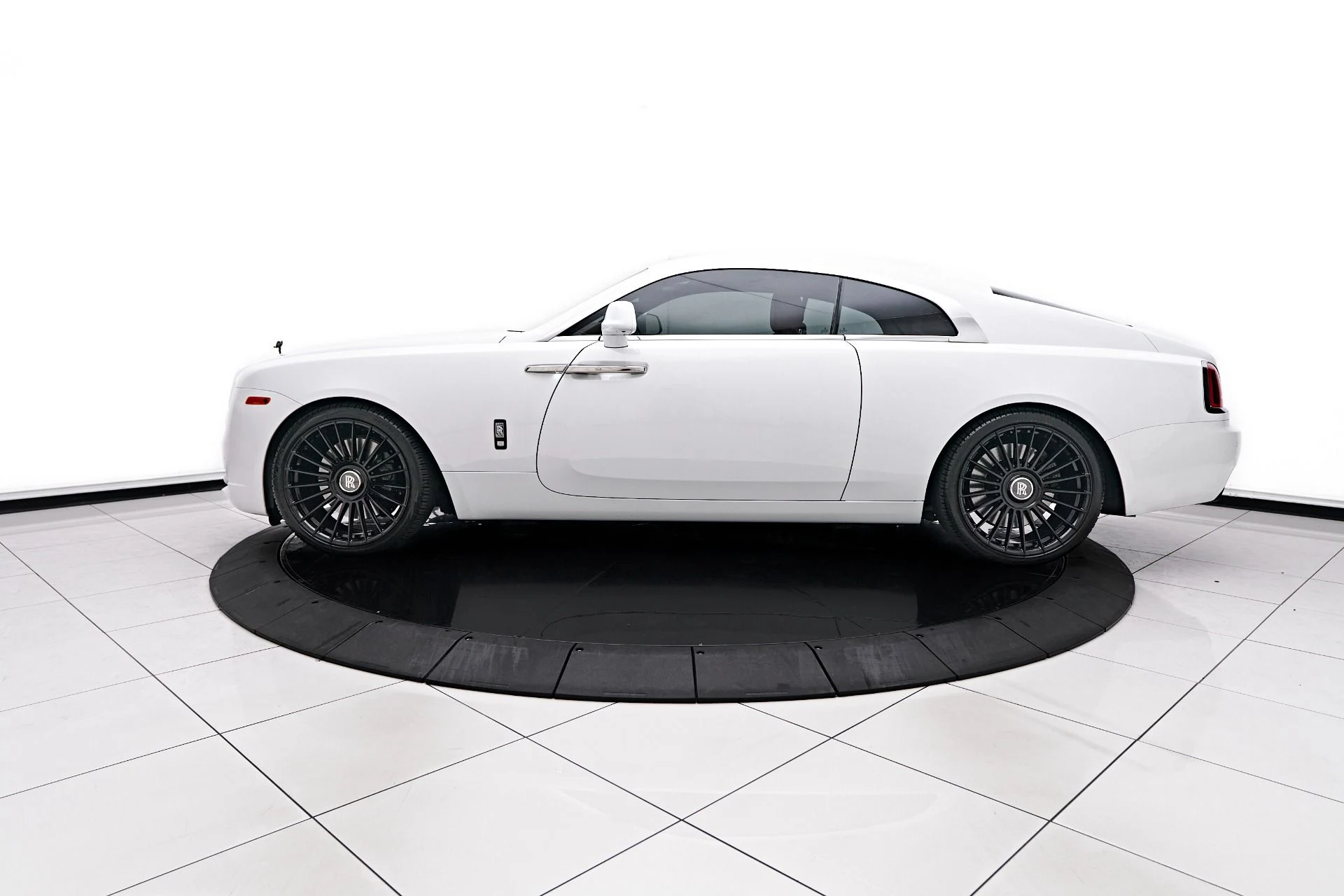 mph005_1336569237_Used_2018_Rolls_Royce_Wraith_Base_1758573613_6b0cf3fb07