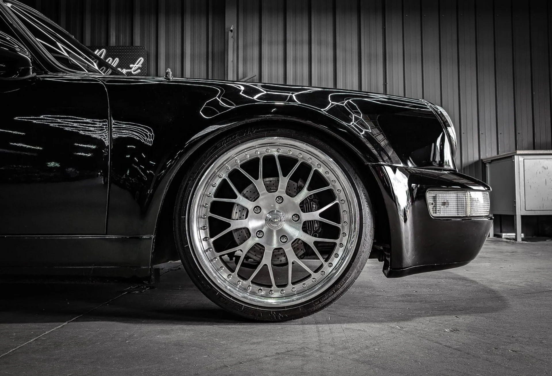 mph005_1339352428_36435187_08921_1979_porsche_911_043_a548c541b4