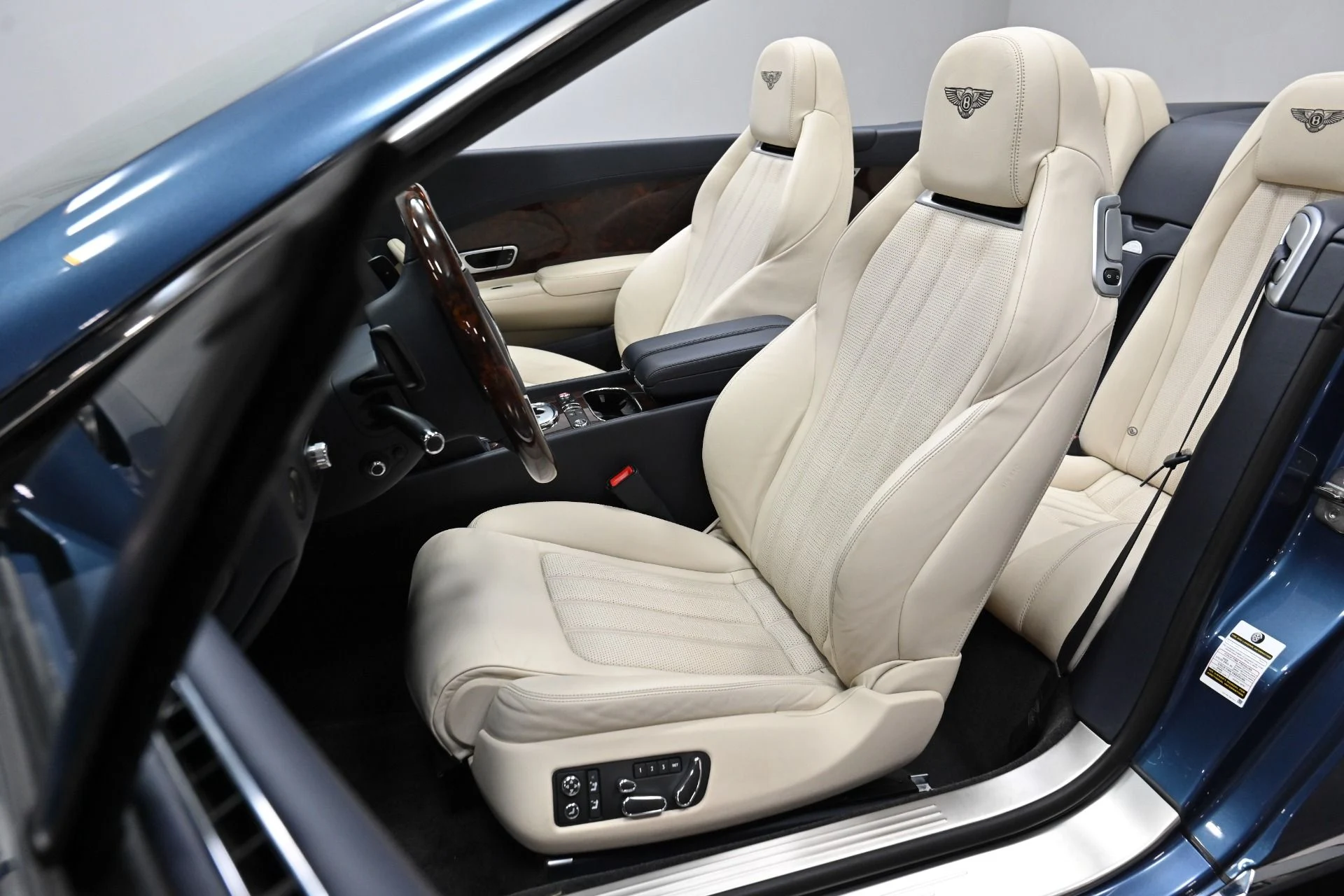 mph005_1343987655_Used_2014_Bentley_Continental_GTC_1751561855_340846311e
