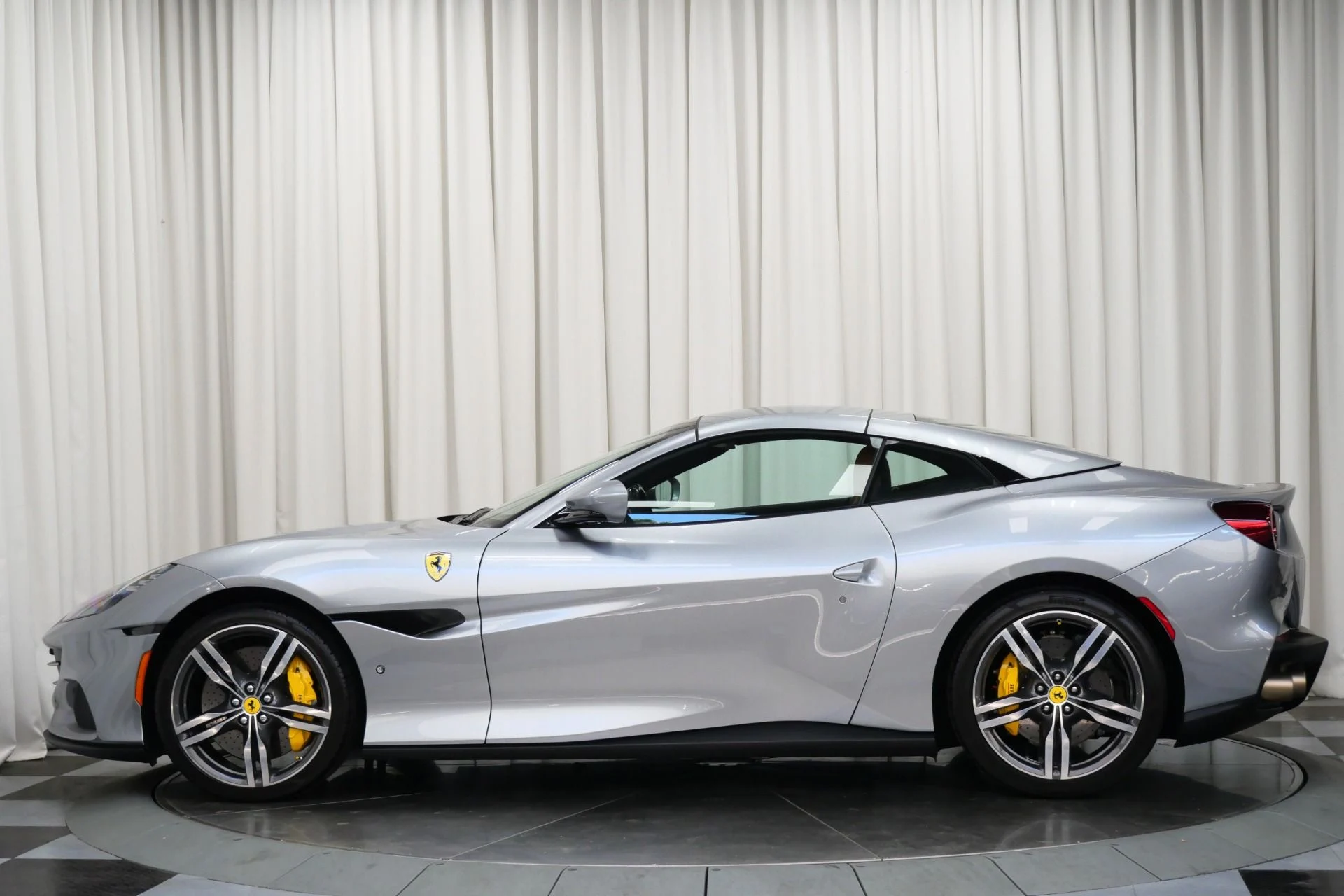 mph005_1348309390_Used_2022_Ferrari_Portofino_M_1754510991_6fa931a47e