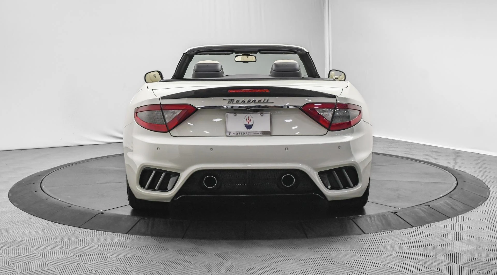 mph005_1356078385_Used_2018_Maserati_Gran_Turismo_Convertible_MC_1755159323_1c25e7a50a