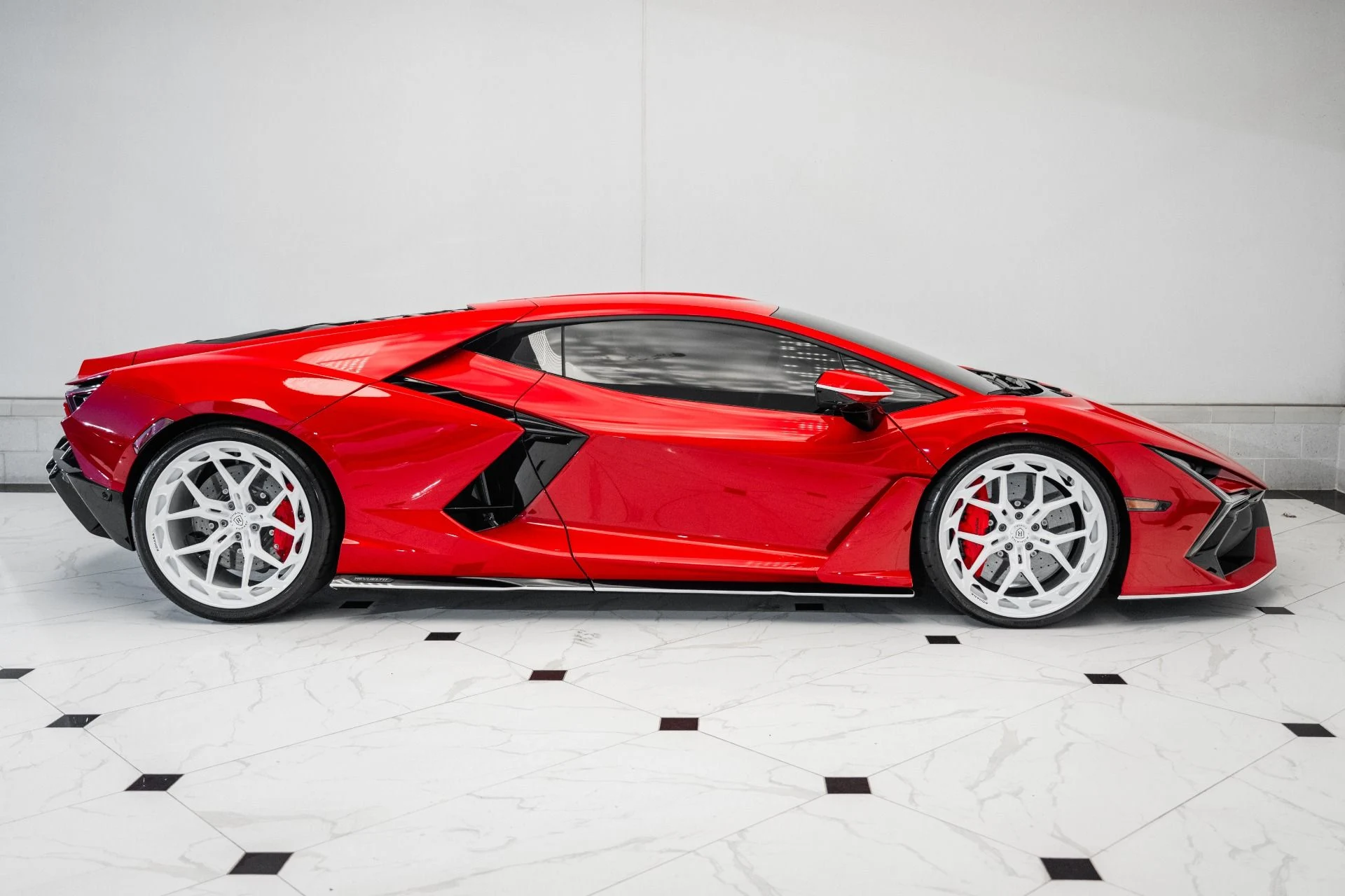 mph005_1364819620_Used_2024_Lamborghini_Revuelto_1754711013_c9c208da69