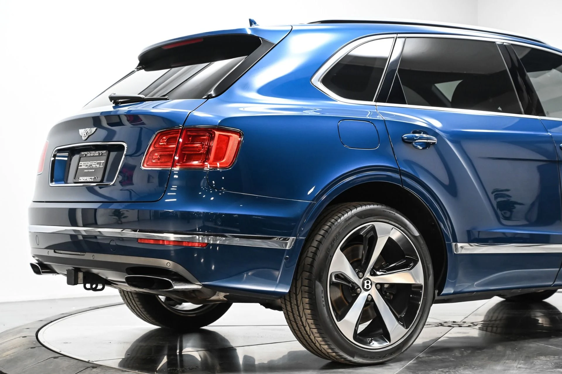mph005_1368278801_Used_2018_Bentley_Bentayga_W12_1749249665_79de7bca60