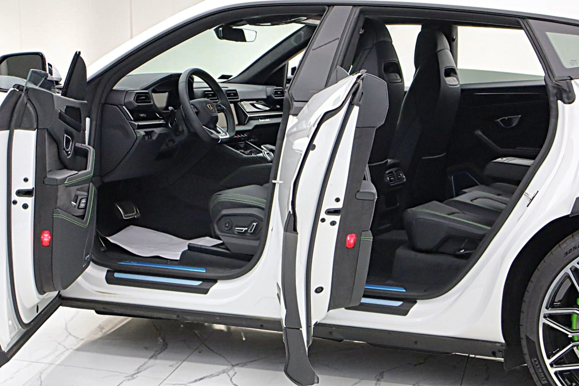 mph005_1368980178_New_2026_Lamborghini_Urus_SE_5c4ed5ebfe