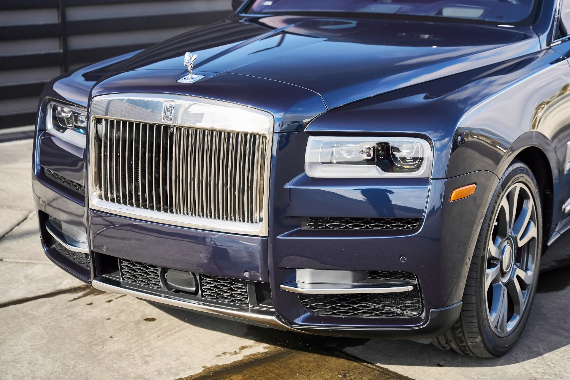 mph005_1376724644_Used_2022_Rolls_Royce_Cullinan_Base_1767400051_0b701a79ab