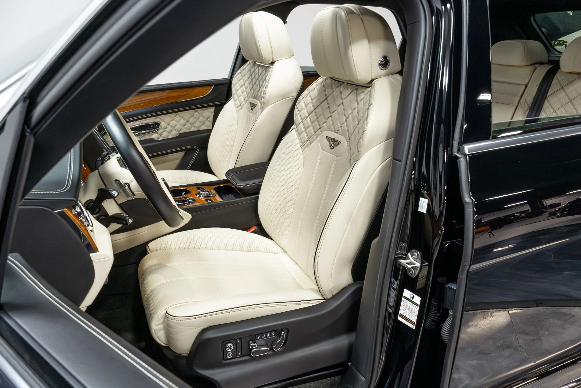 mph005_1377366634_Used_2021_Bentley_Bentayga_V8_First_Edition_1776782316_8eb73aa216