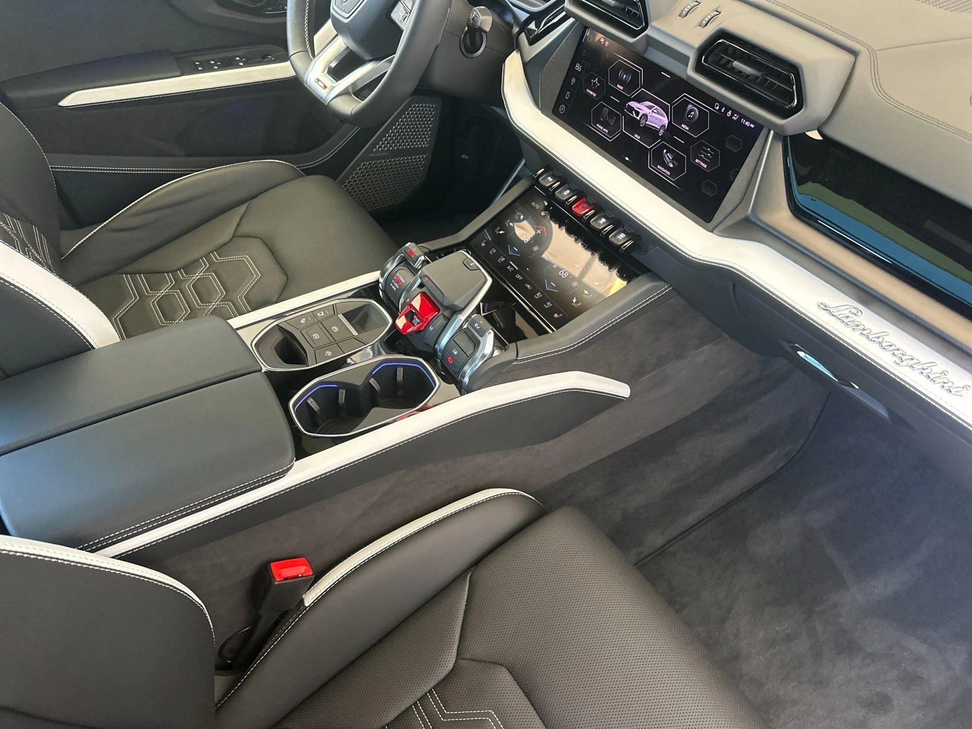 mph005_1378539684_New_2025_Lamborghini_Urus_SE_1777105874_a31dce834b